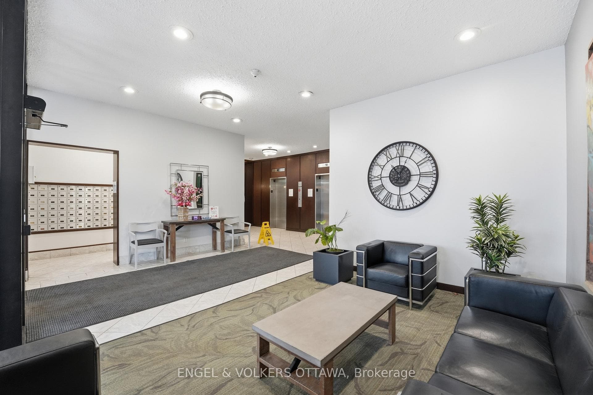 2951 Riverside Drive Unit 301 photo 4