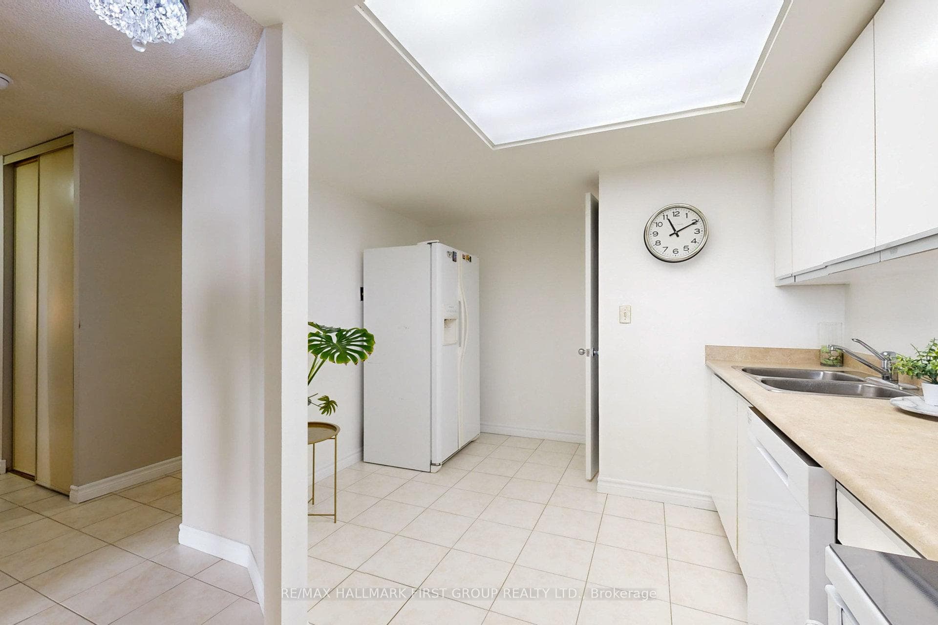 2466 Eglinton Avenue Unit 1504 photo 7