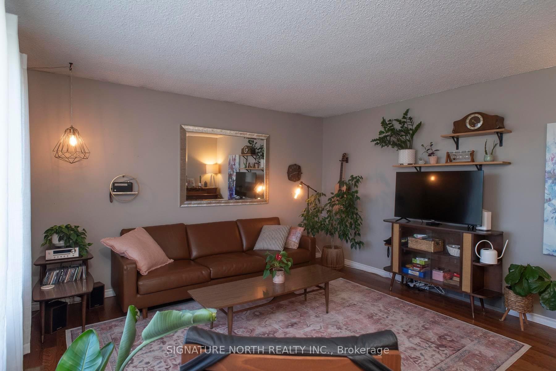 662 Mohawk Crescent photo 6