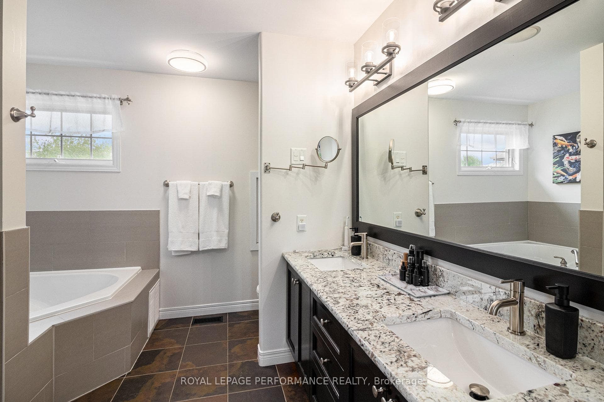 3712 Mountain Meadows Crescent photo 21