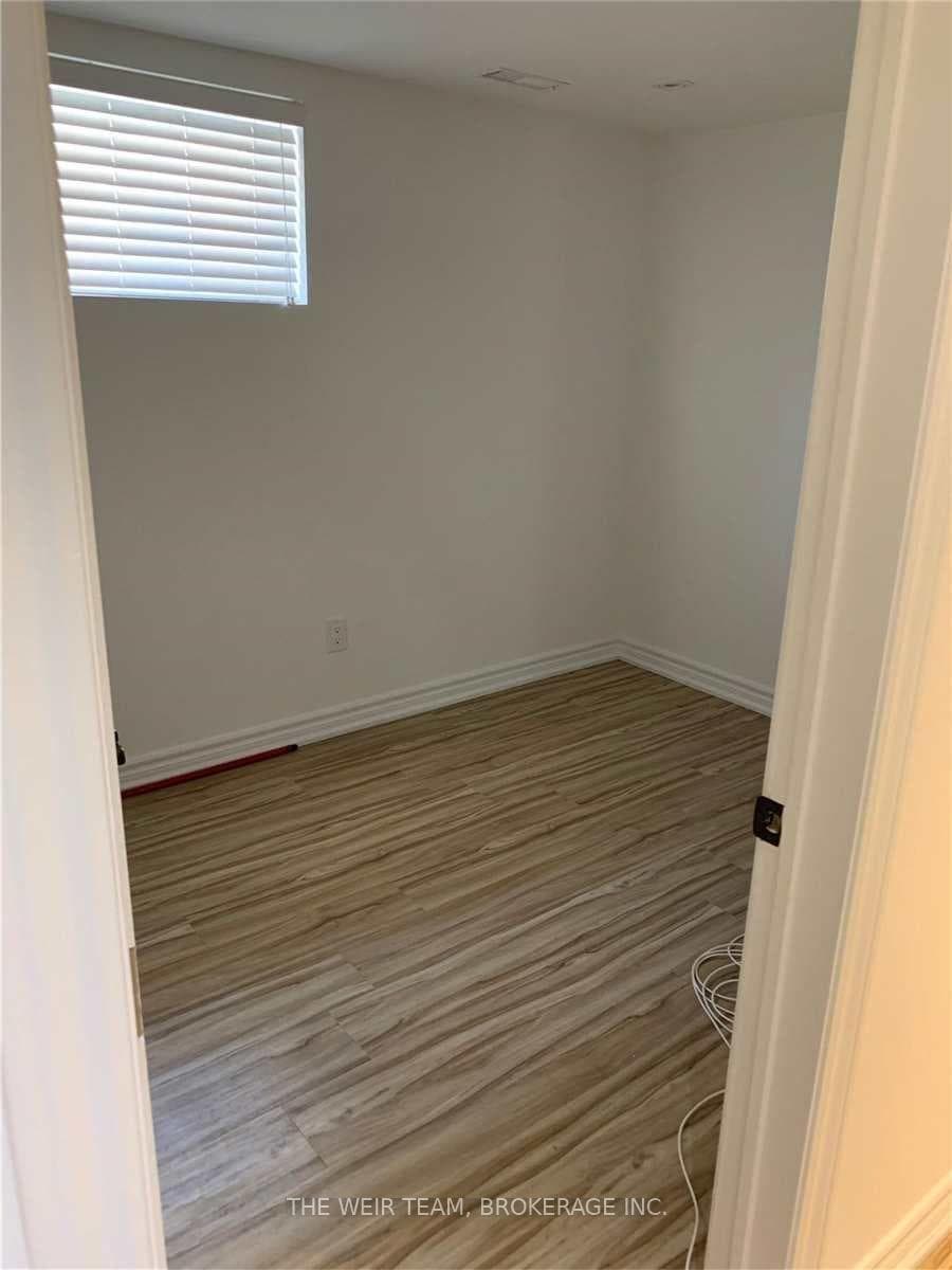 72 Finch Avenue Unit Lower photo 3