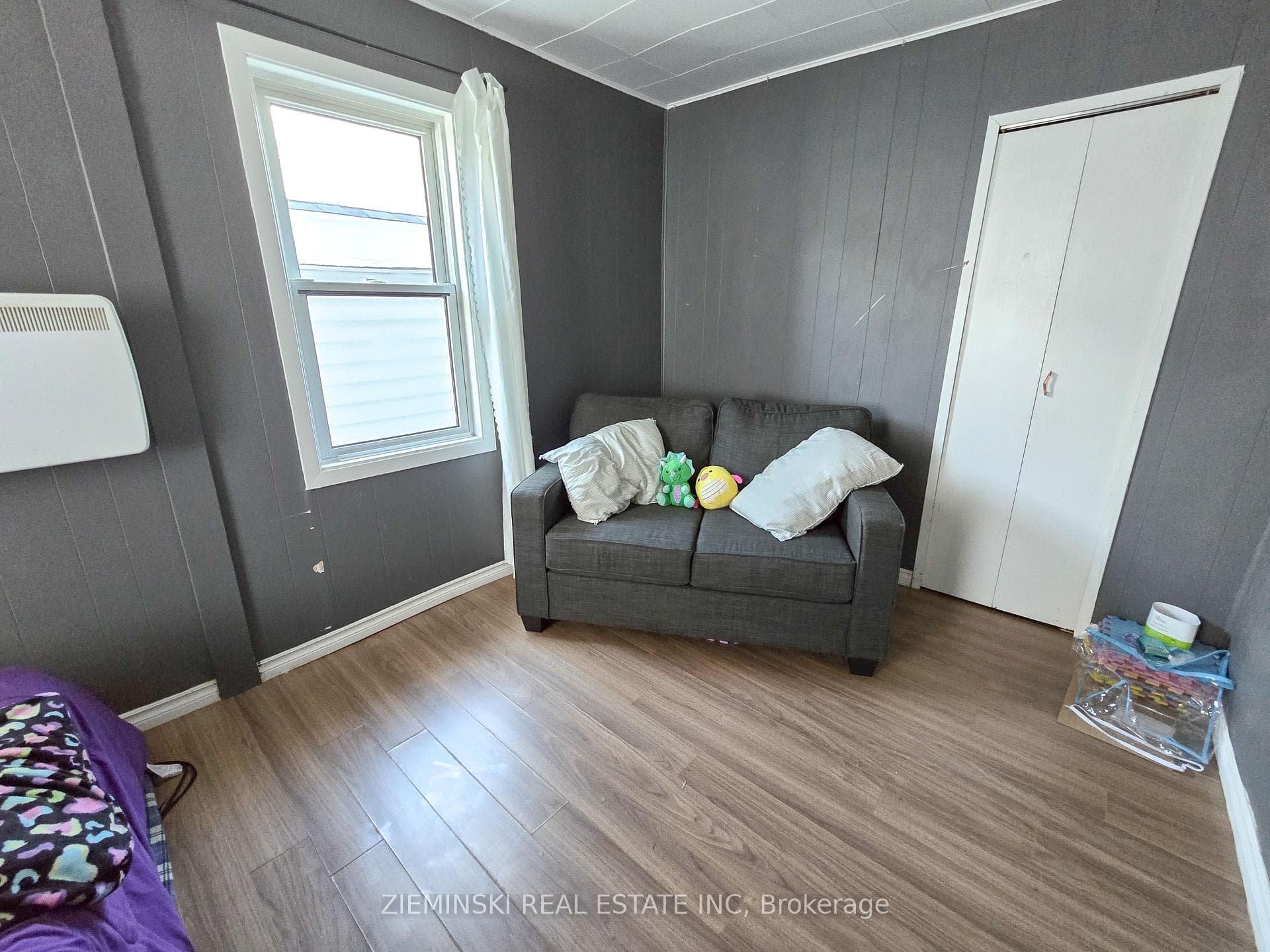 554 James Street photo 25
