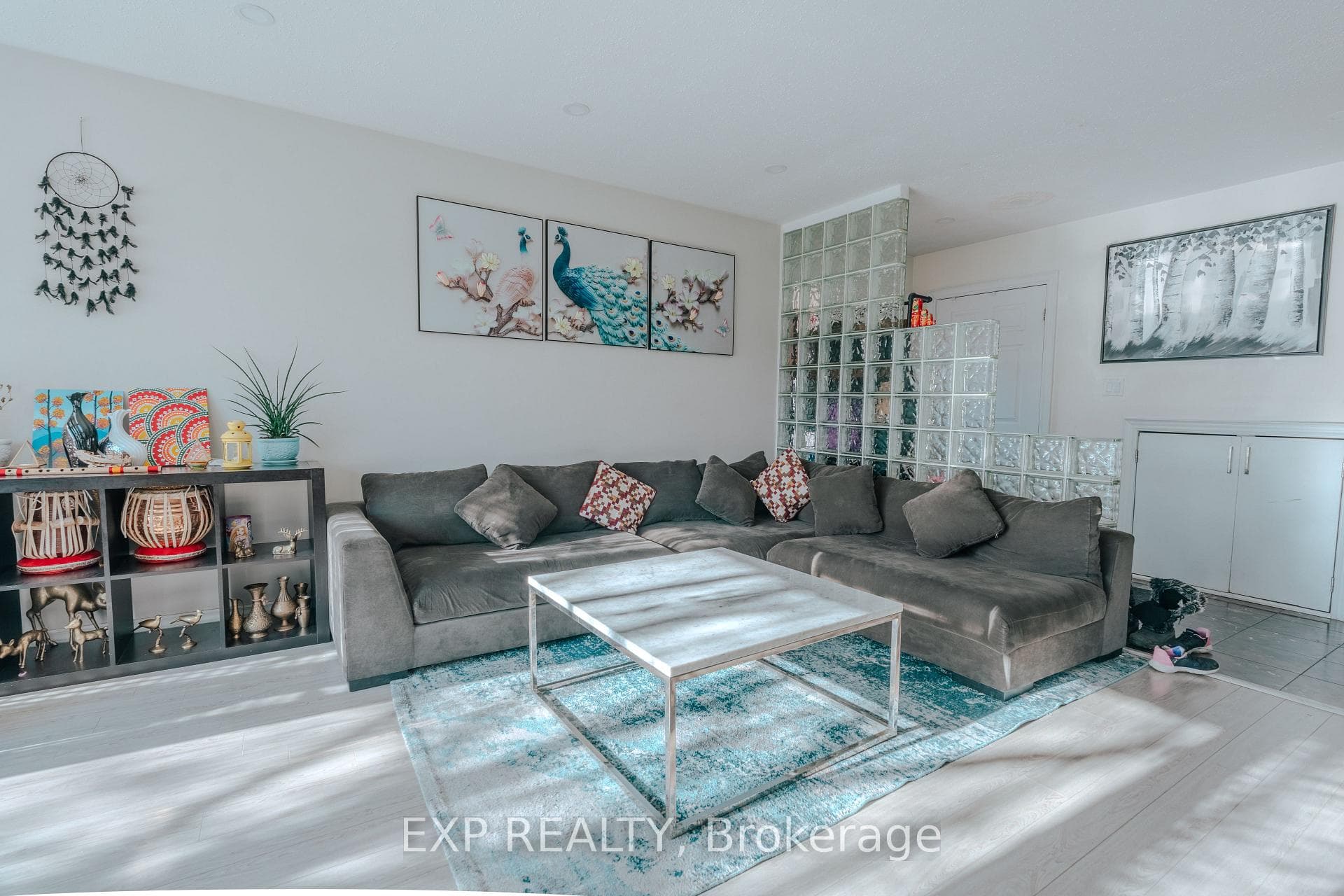 20 Manorglen Crescent Unit Upper photo 2