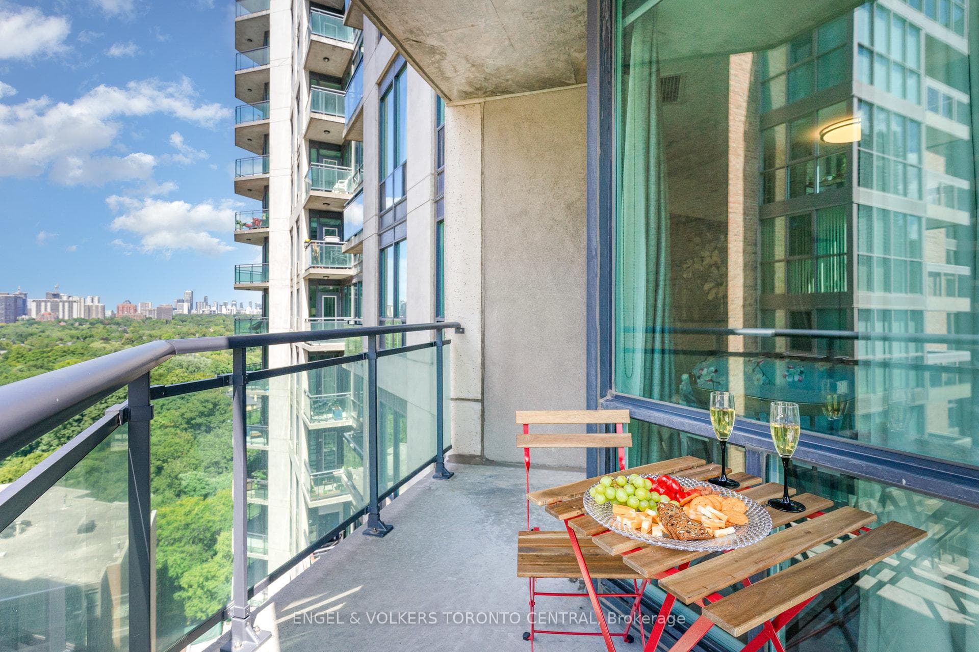 300 Bloor Street Unit 2107 photo 20