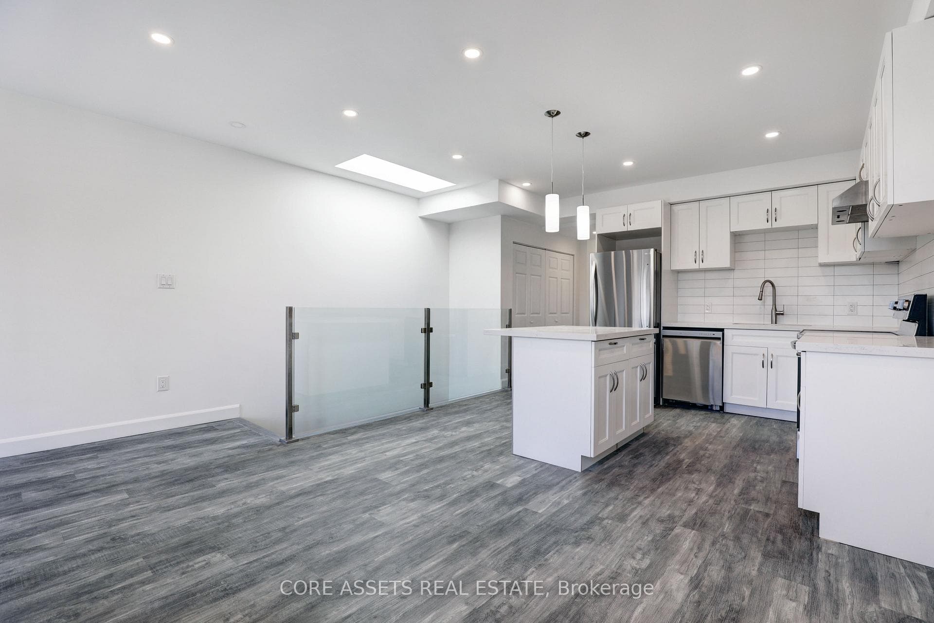 620 Bathurst Street Unit A photo 4