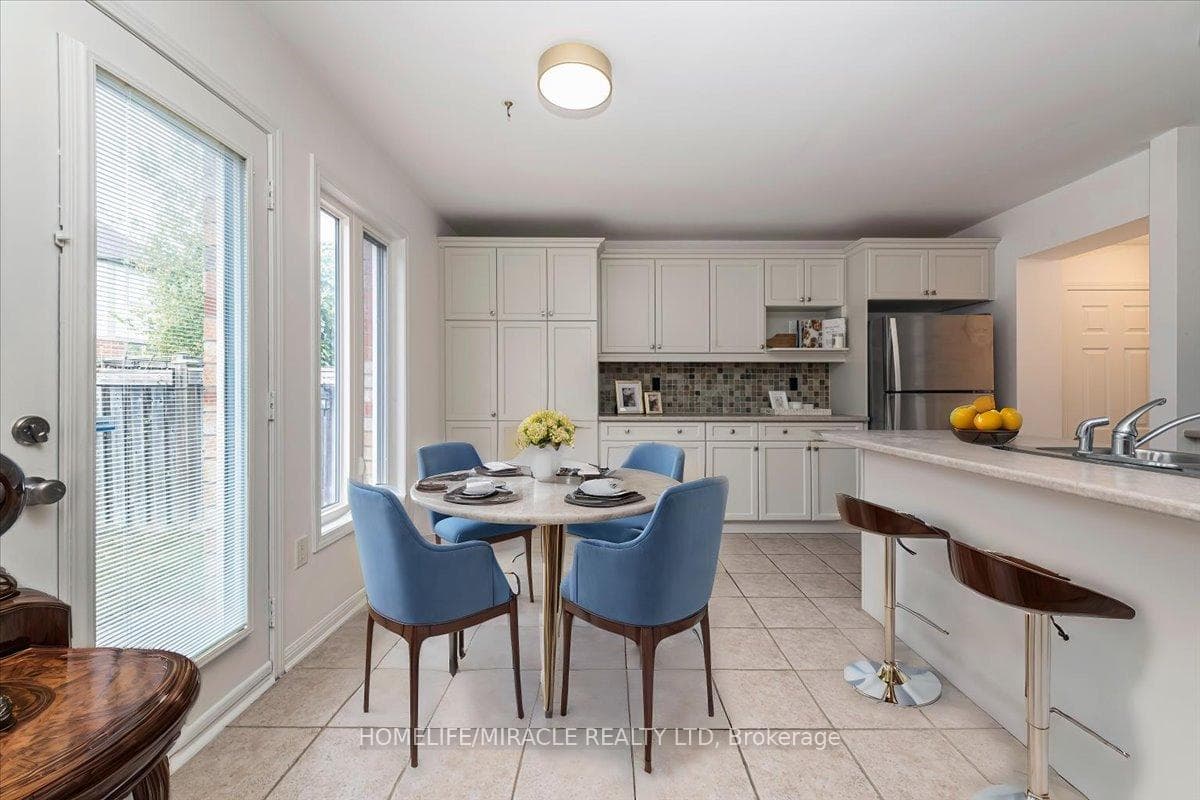 70 Steele Street photo 11