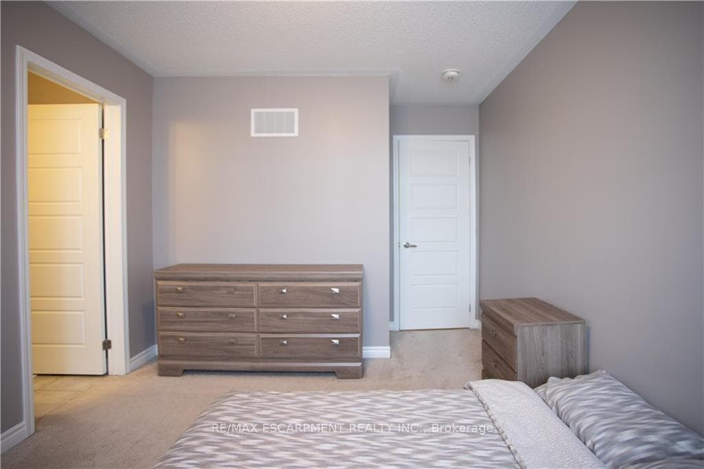 560 Allport Gate photo 29