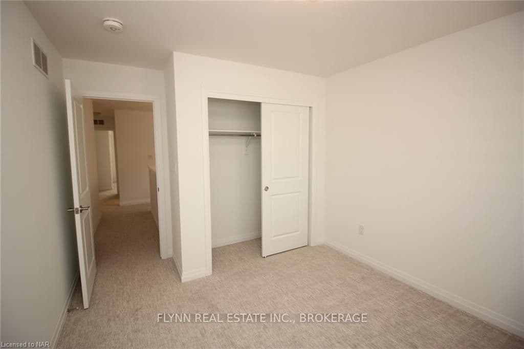 136 ALICIA Crescent photo 16