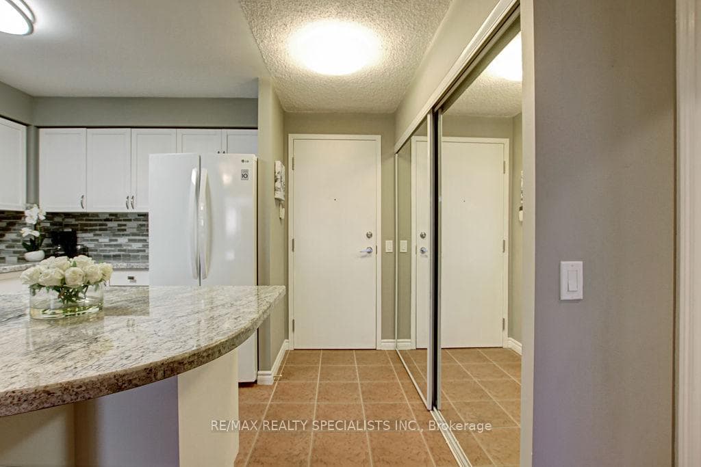 55 Strathaven Drive Unit 612 photo 7