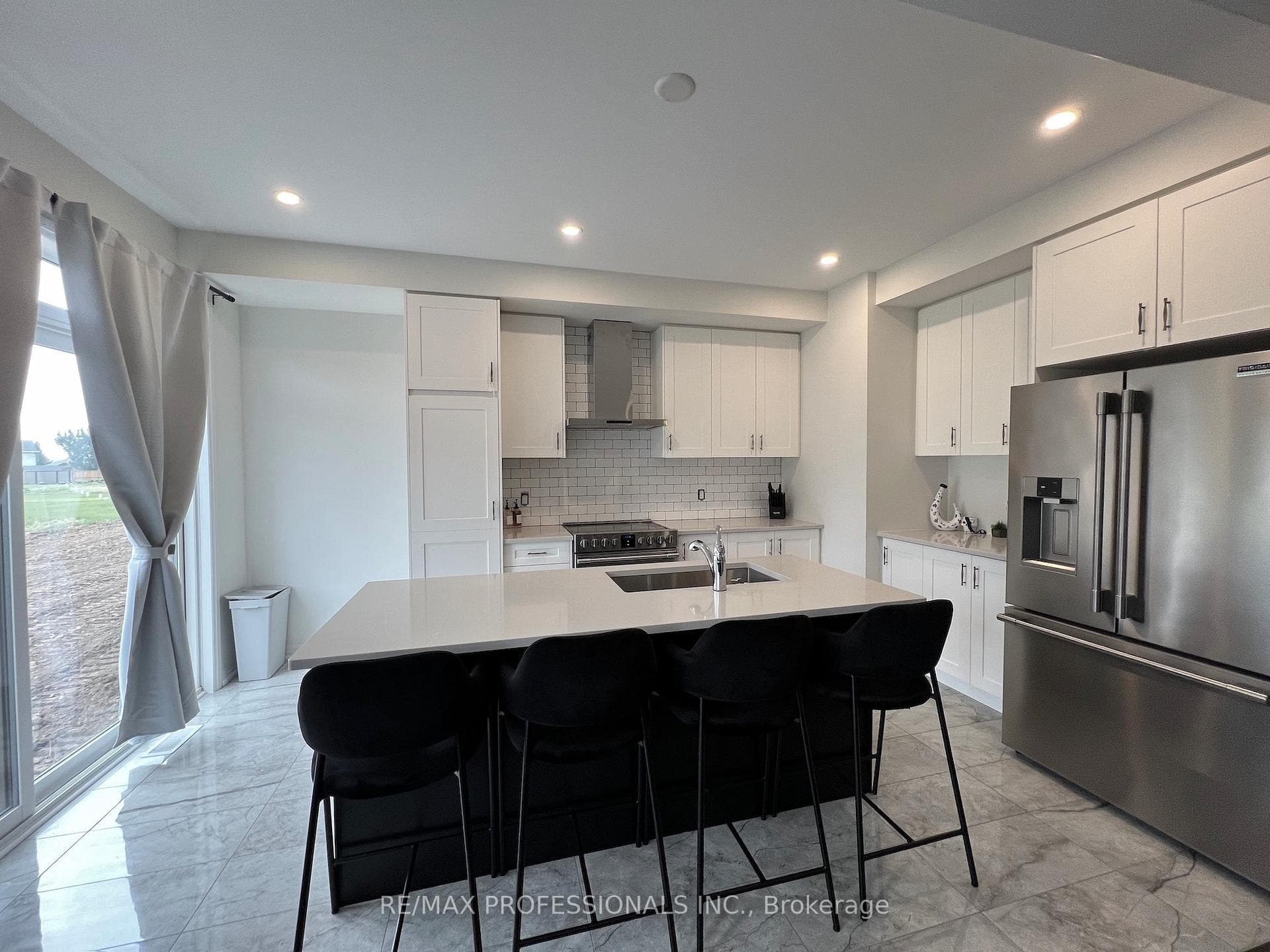 48 Blacklock Street photo 16