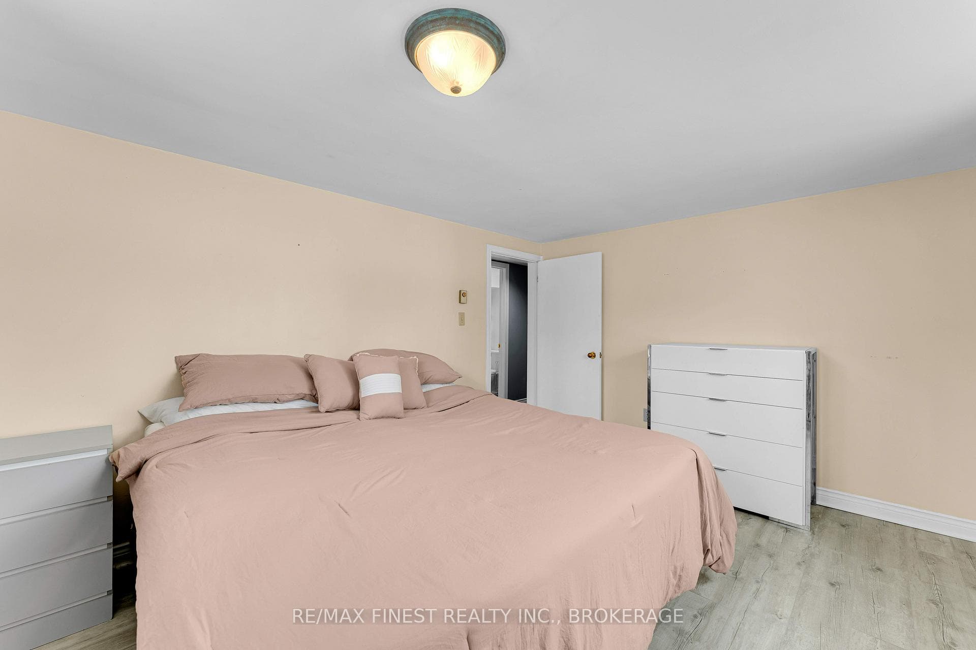 9 Mallard Lane photo 32