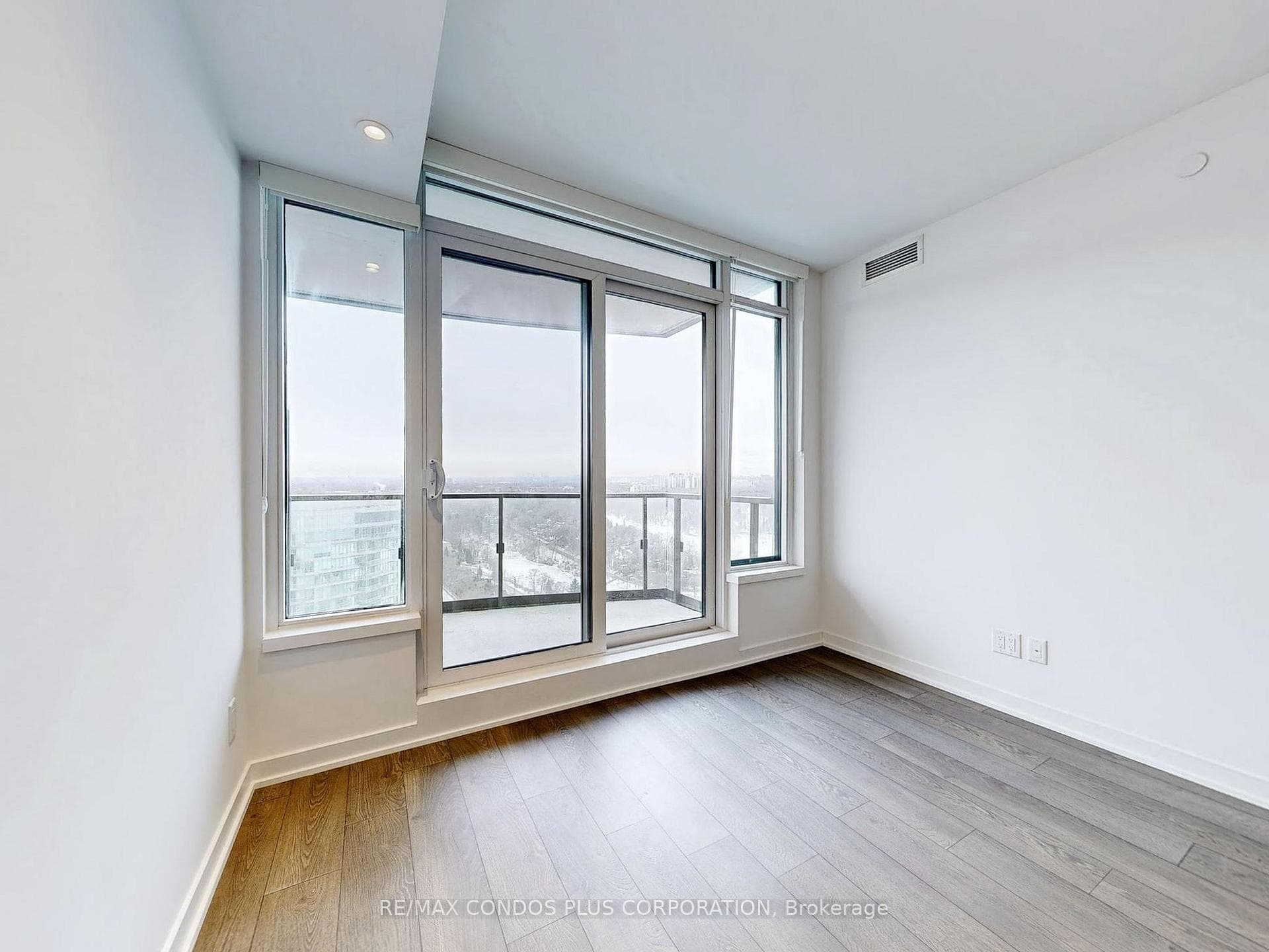 1928 Lake Shore Boulevard Unit 3701 photo 12