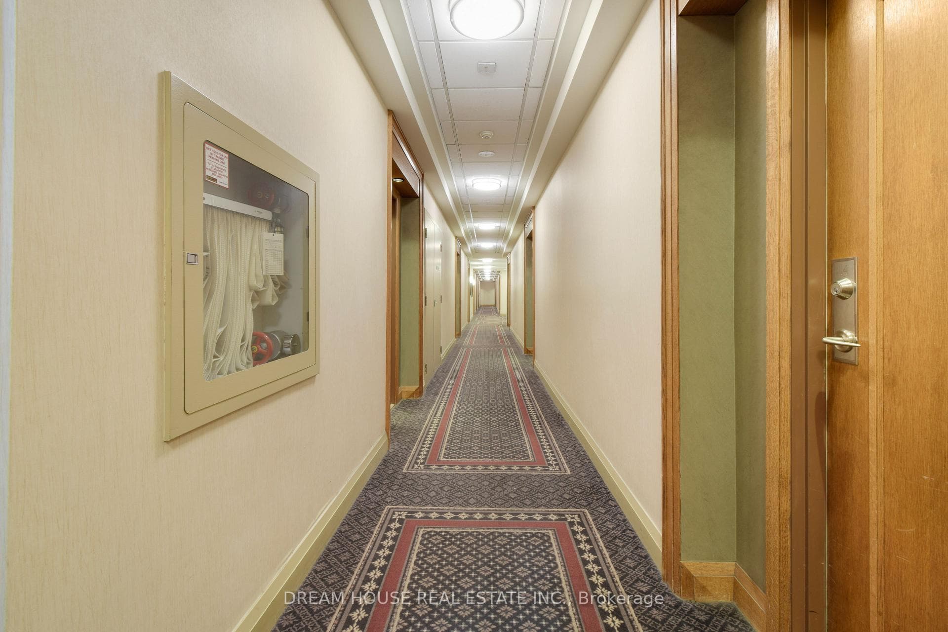 50 Disera Drive Unit 114 photo 8