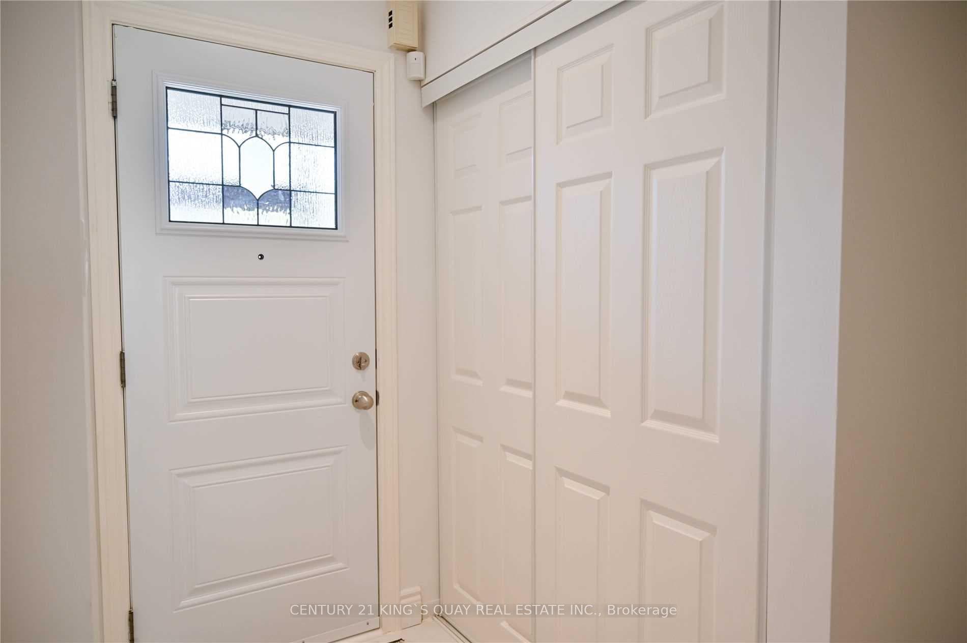 8 Samantha Circle photo 2
