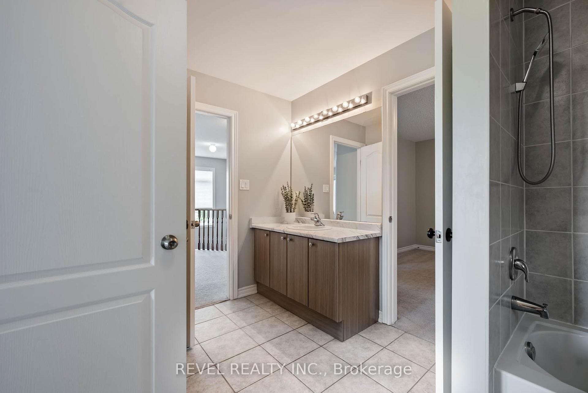 401 Tansley Street photo 27