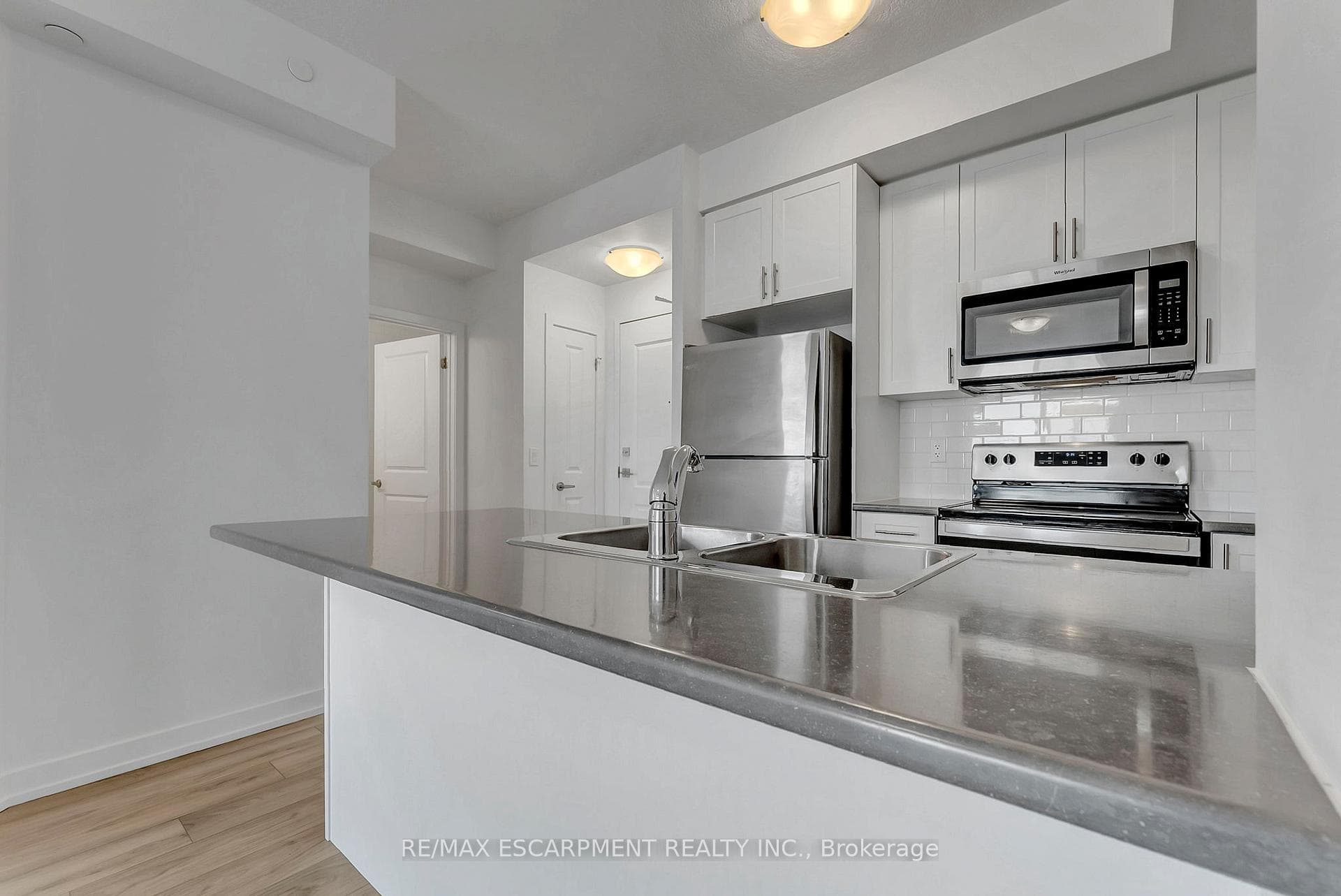 5055 Greenlane Road Unit 310 photo 12
