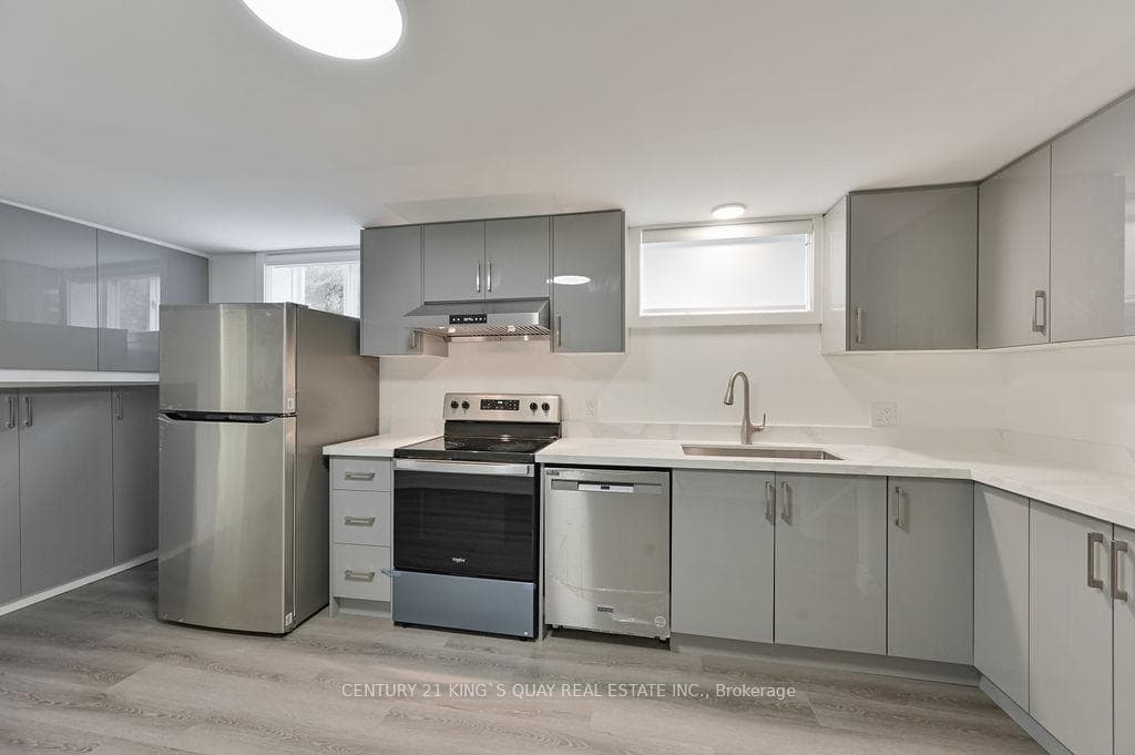 989 Old Cummer Avenue Unit Lower photo 7