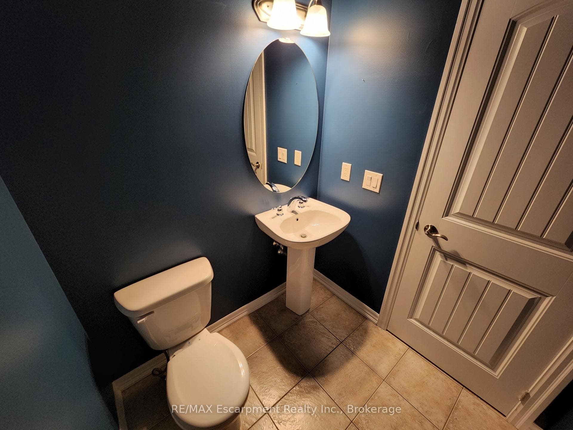 113 DONOVAN Heights photo 6