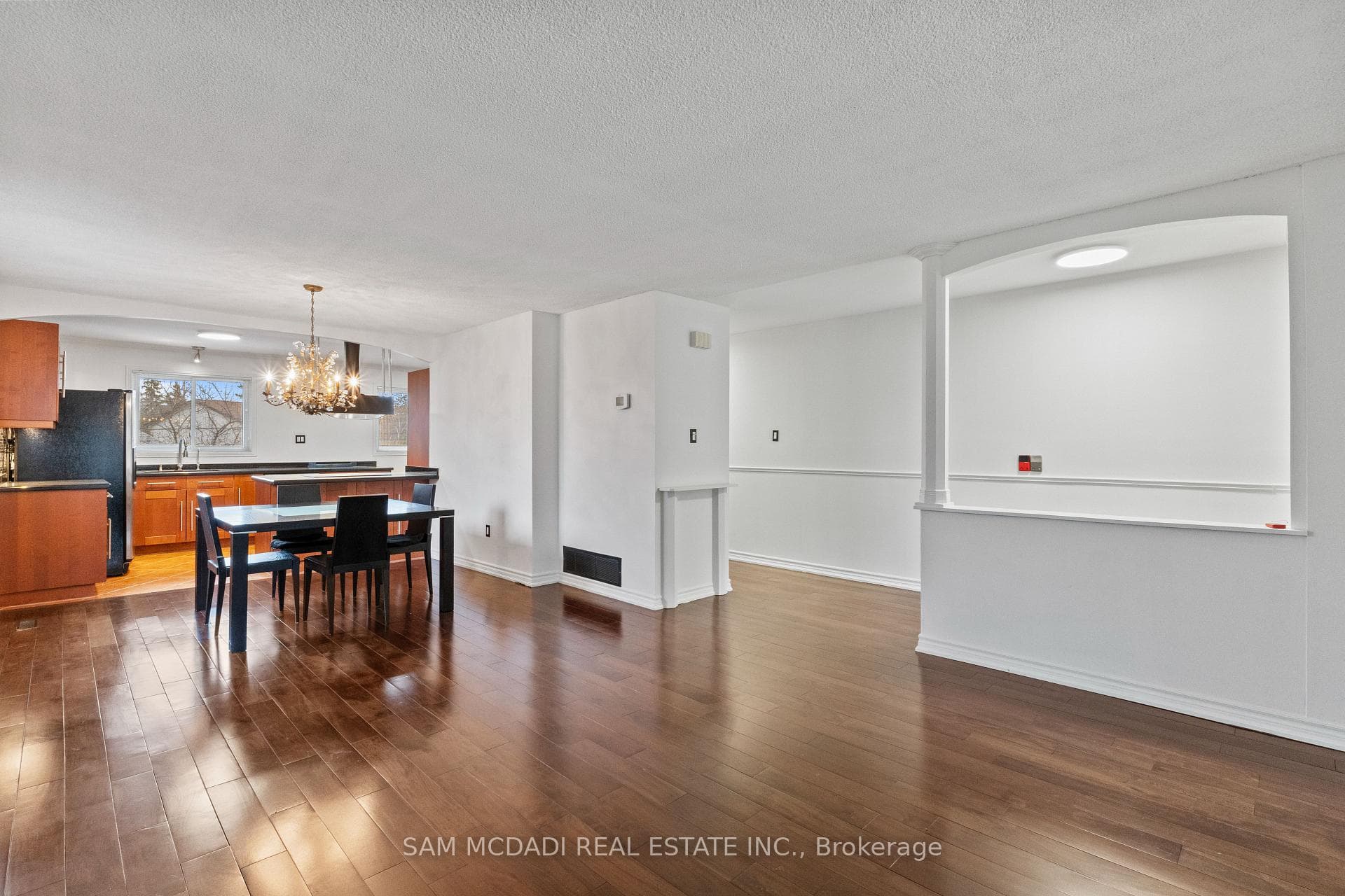 6085 Starfield Crescent photo 4