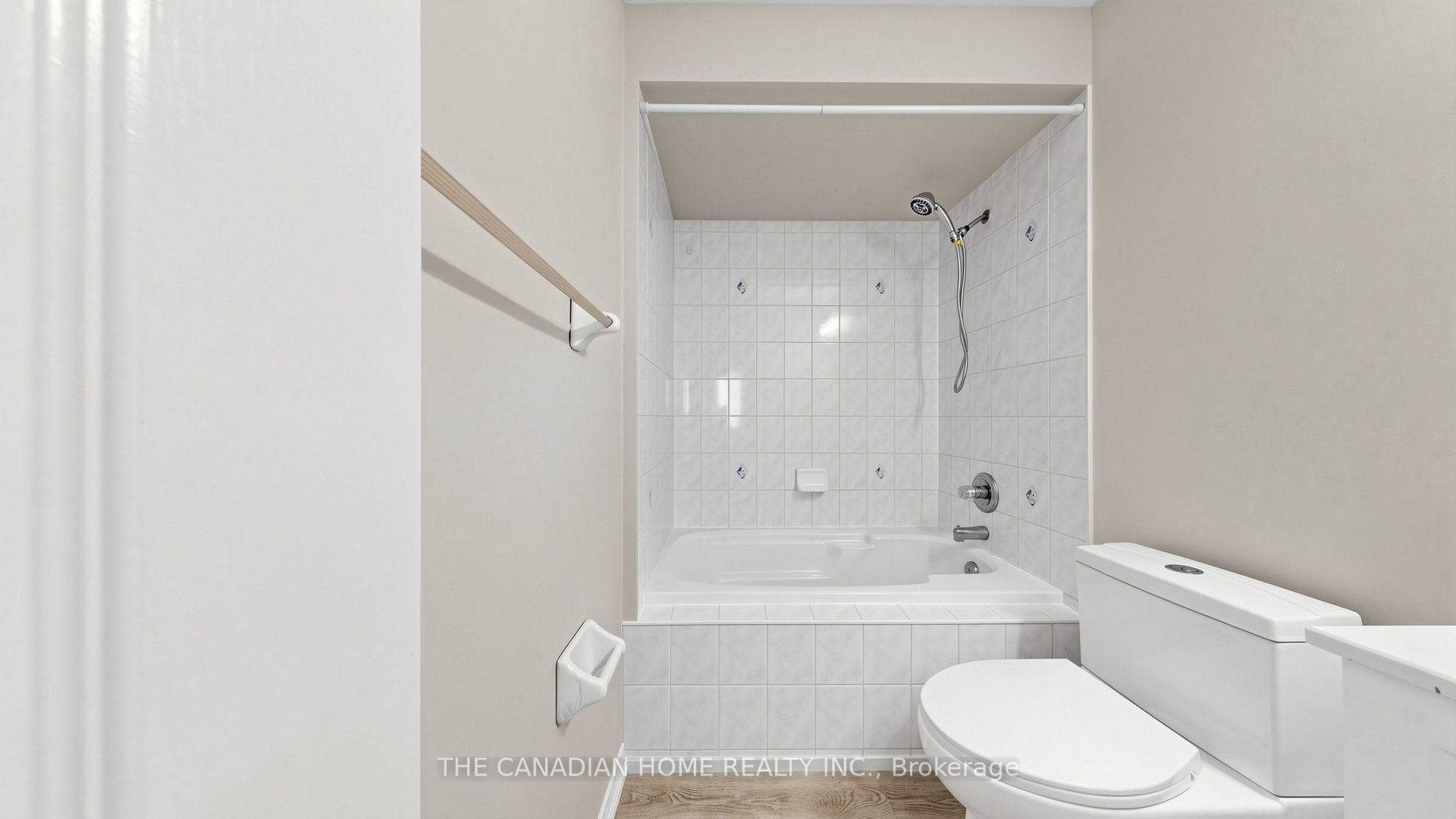 31 Laurendale Avenue photo 39