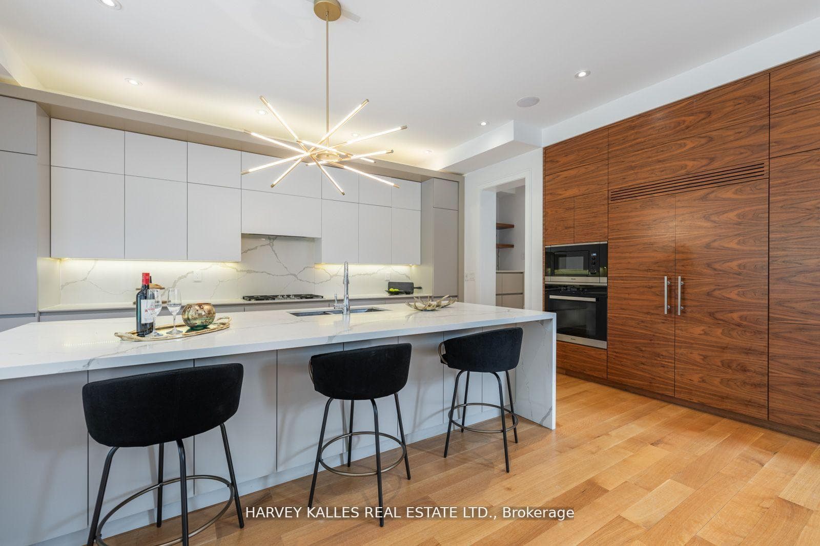 64 Centre Avenue photo 25