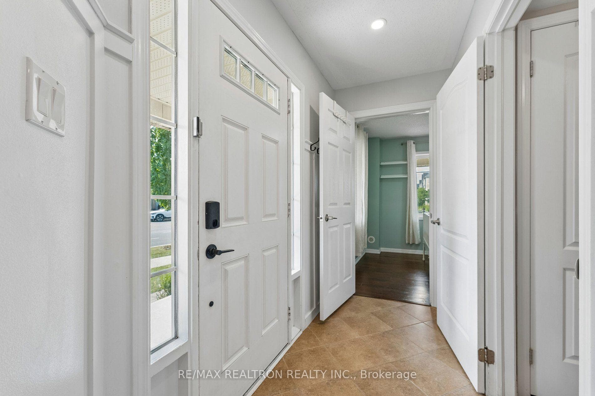 800 Fowles Court photo 9