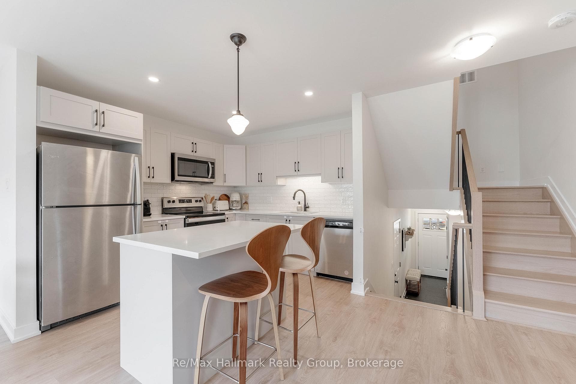 46 Whitcomb Crescent photo 9