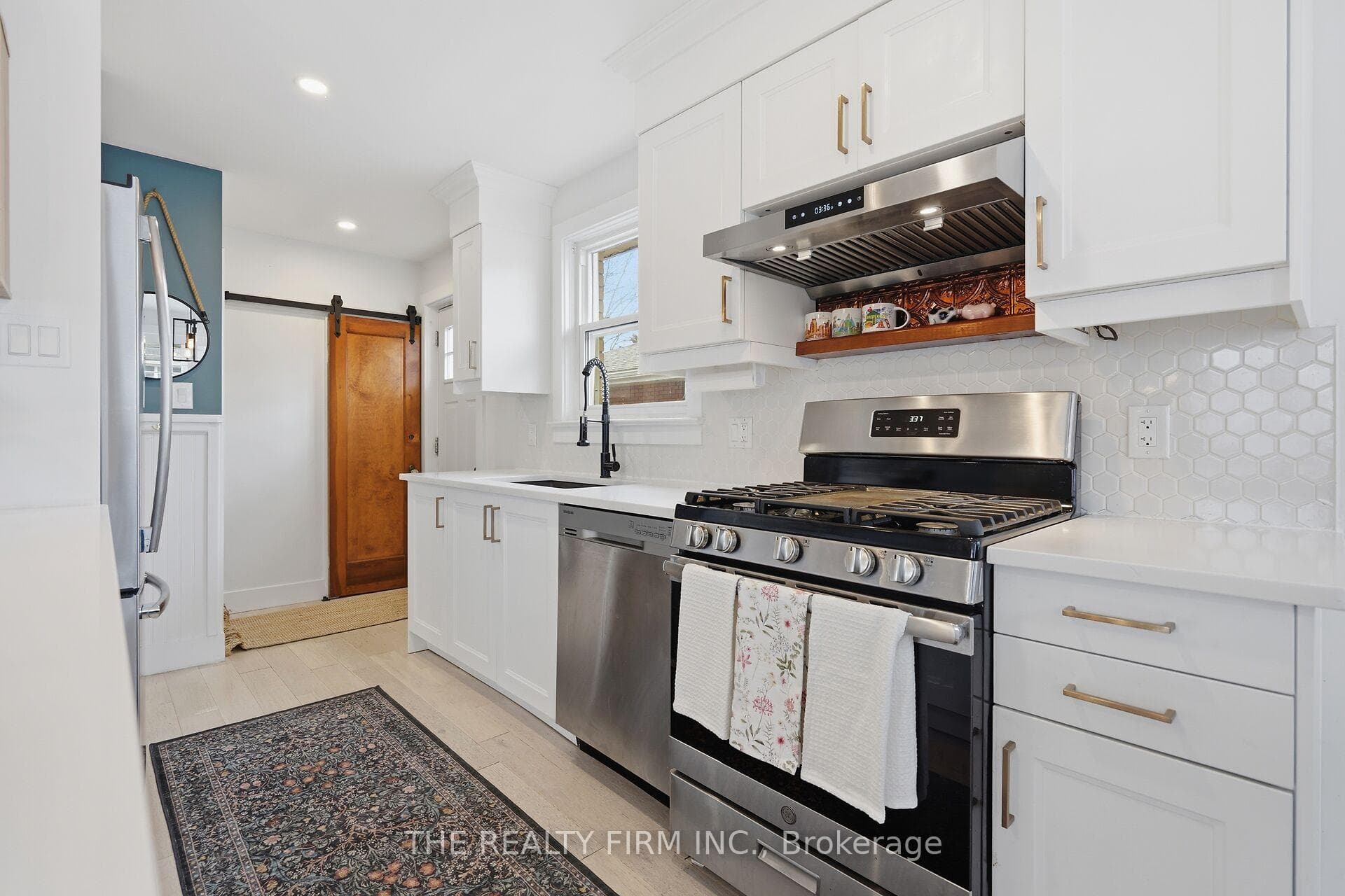 424 Hickson Avenue photo 14
