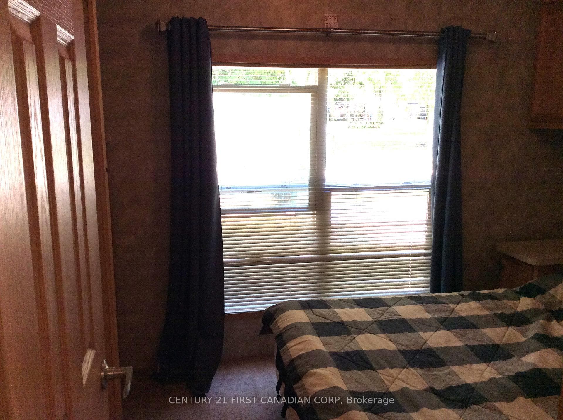 256440 Sunova Crescent Unit 501 photo 32
