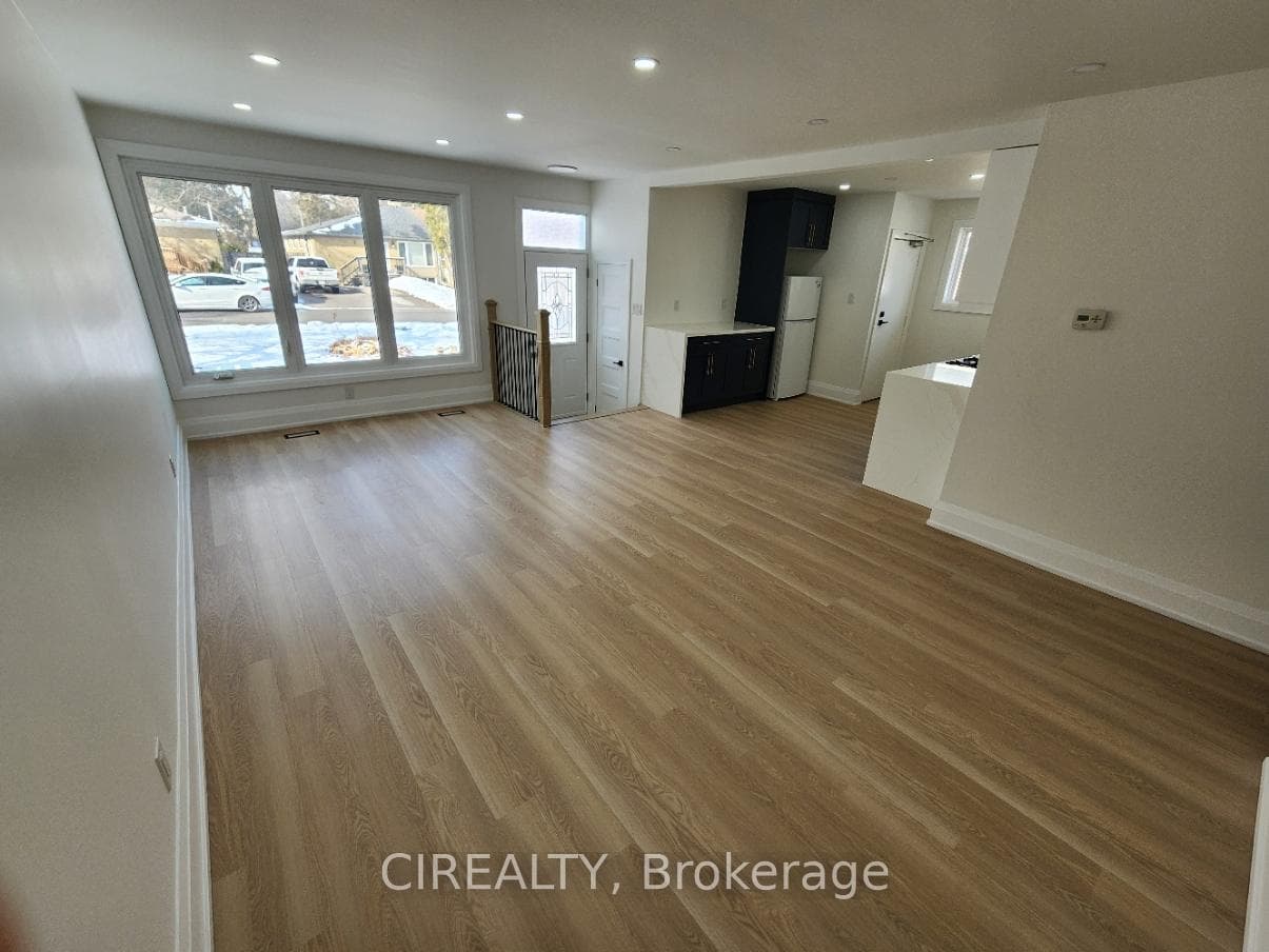 31 Bailey Crescent Unit Main photo 1