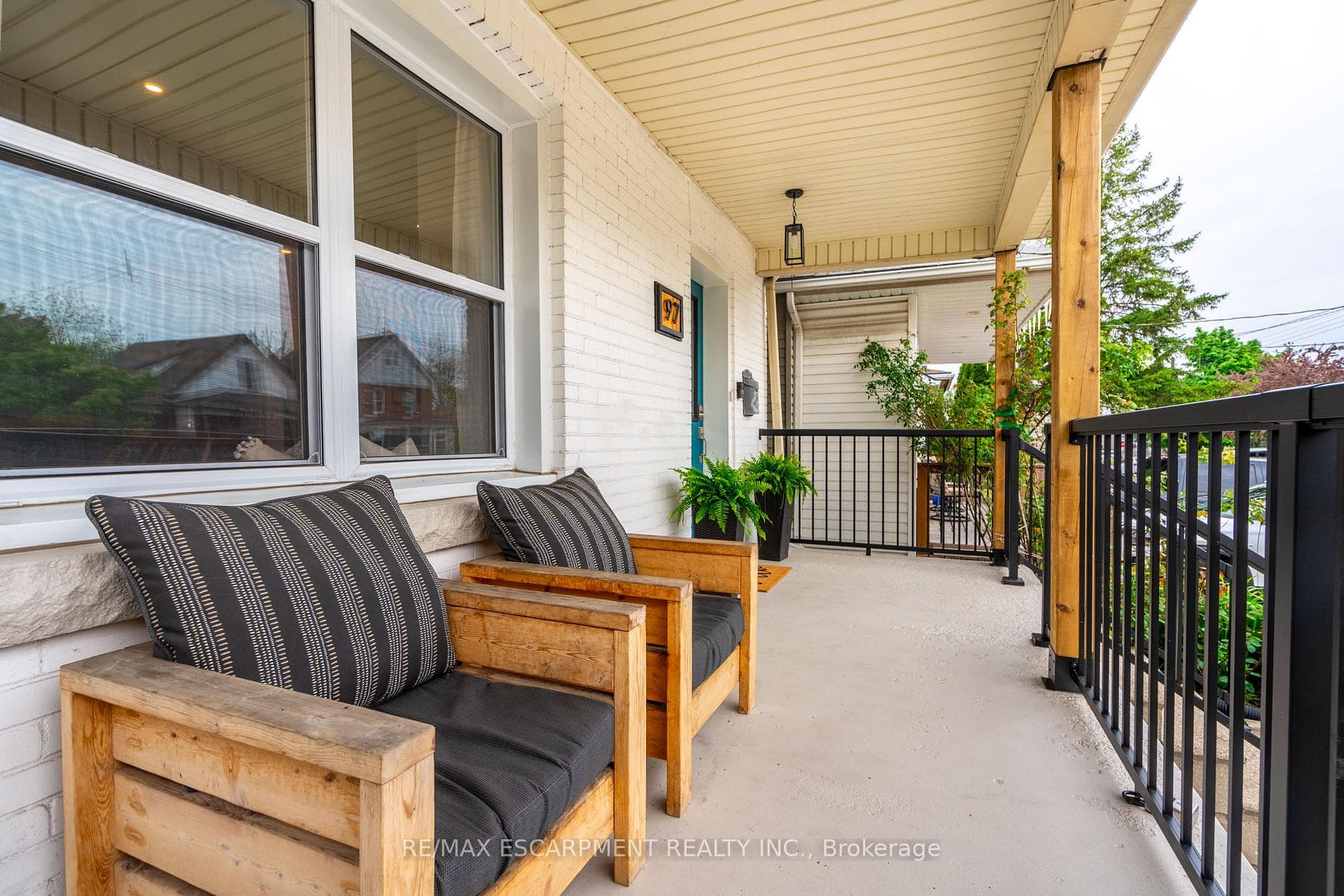 97 Huxley Avenue photo 2