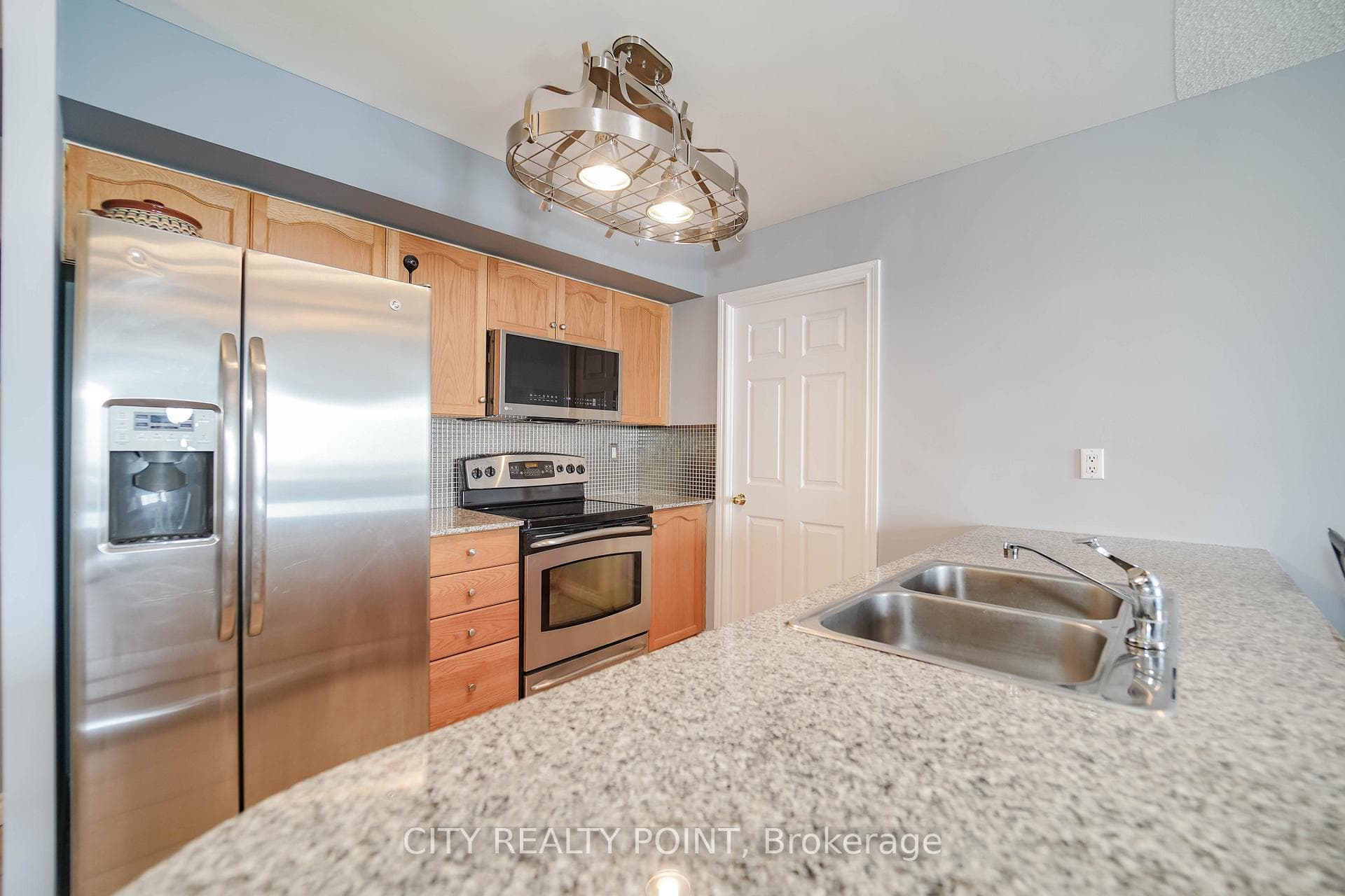 1720 Eglinton Avenue Unit 807 photo 10