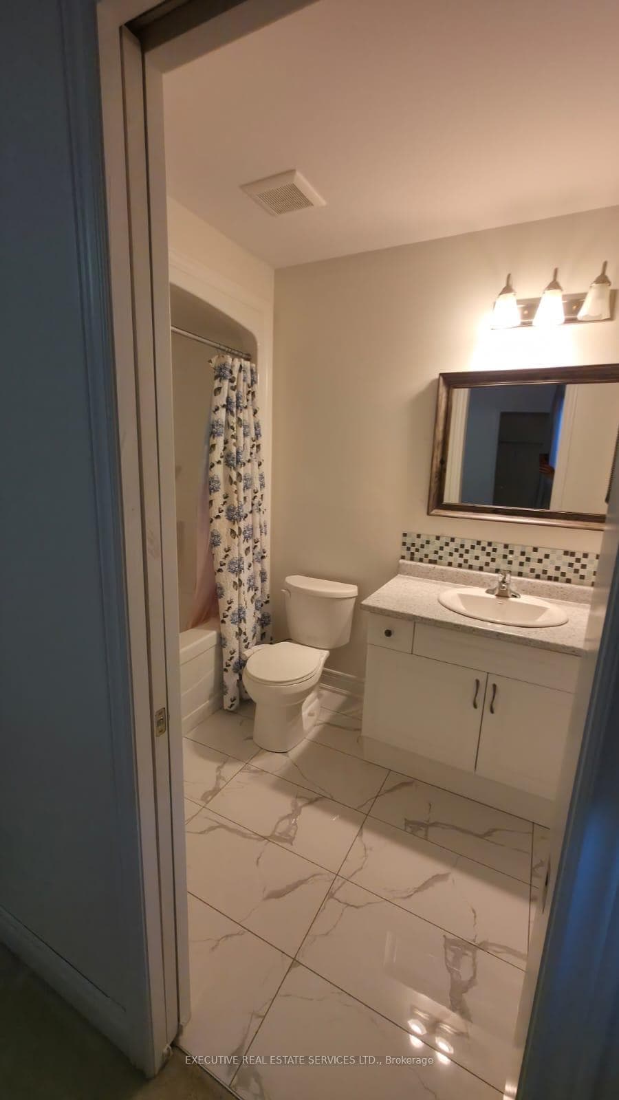 28 Manhattan Court photo 18