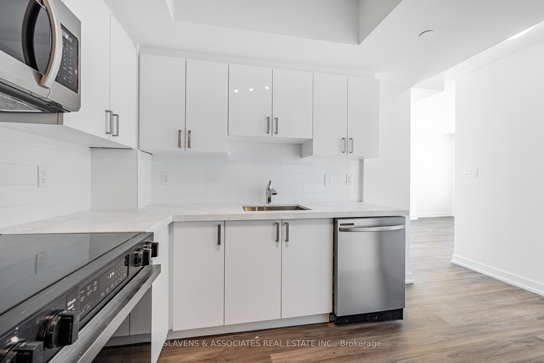 556 Marlee Avenue Unit 706 photo 9