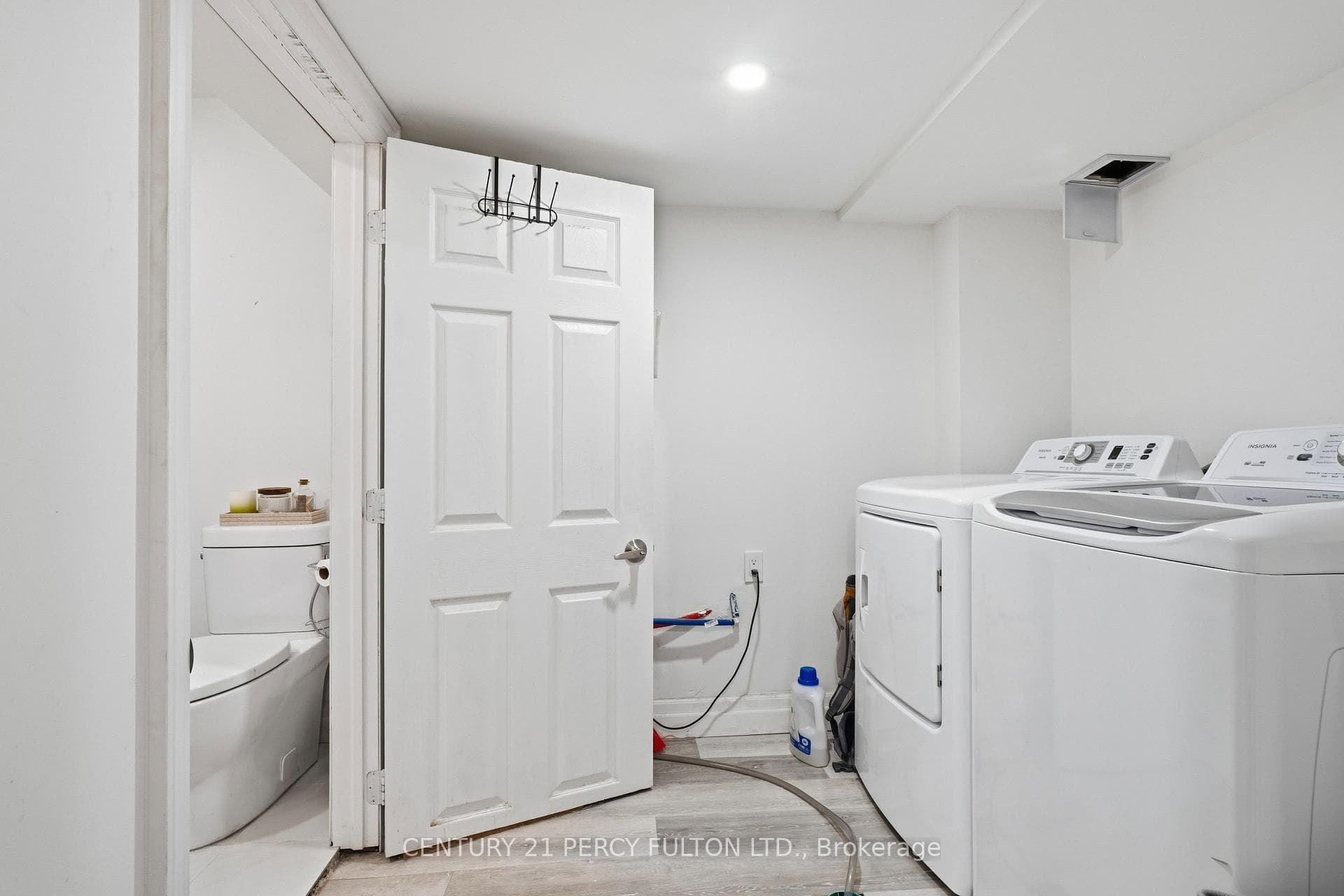 907 Oaktree Crescent Unit Basement photo 19