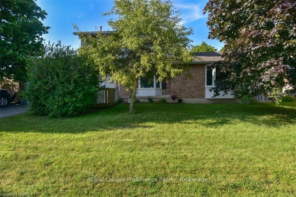 916 MILFORD Drive photo 3