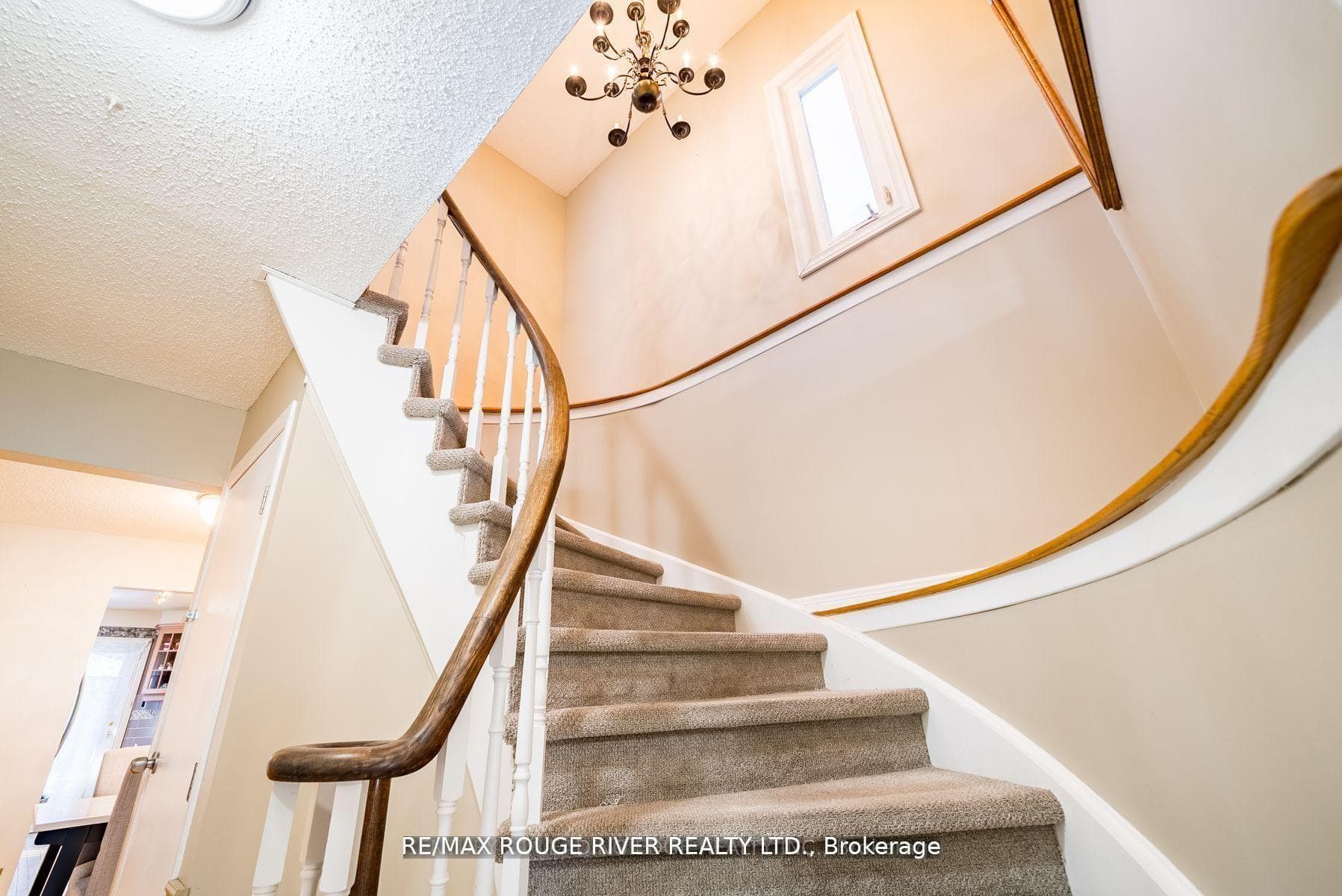 880 Castlegrove Avenue photo 4