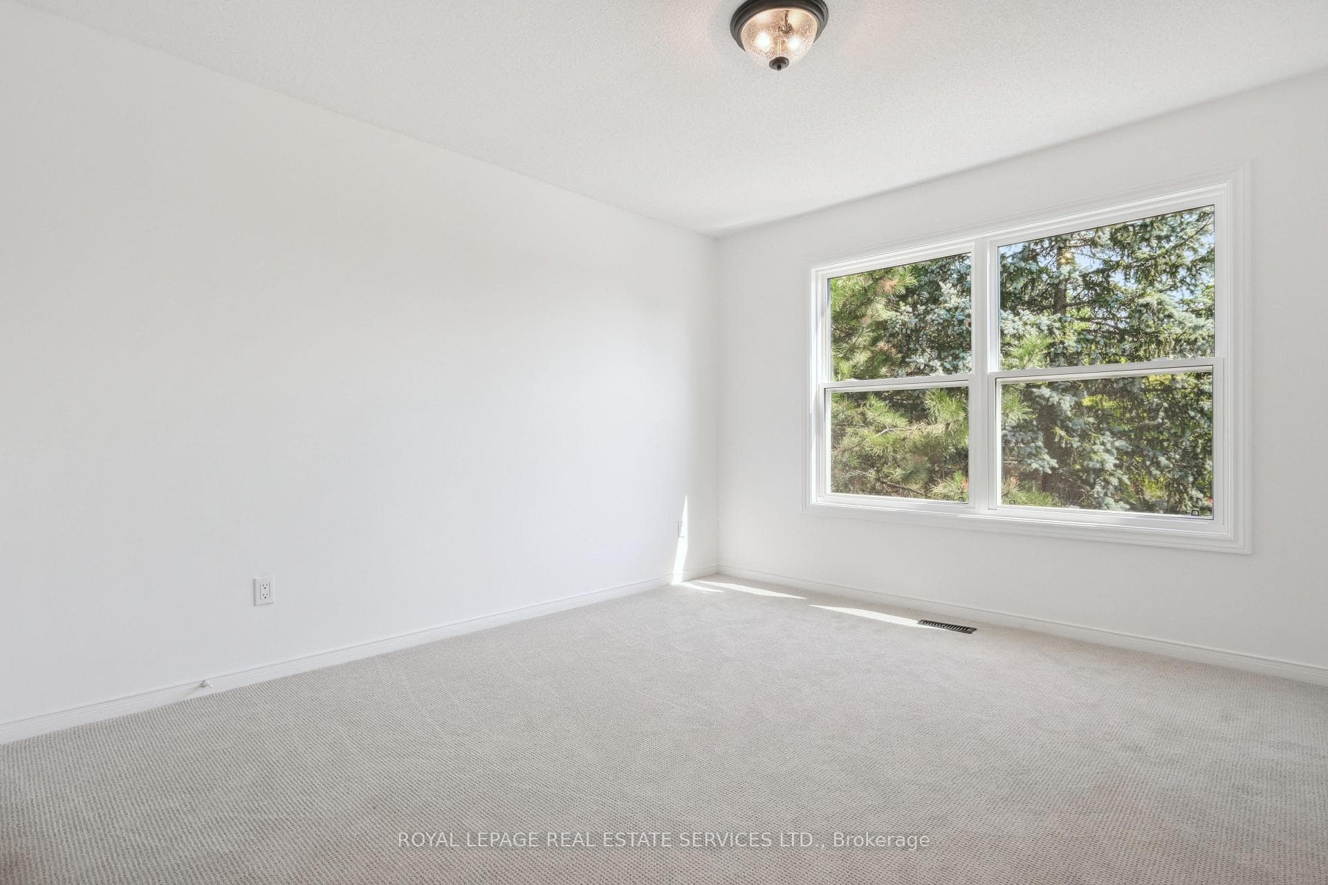 2066 Castlefield Crescent photo 23
