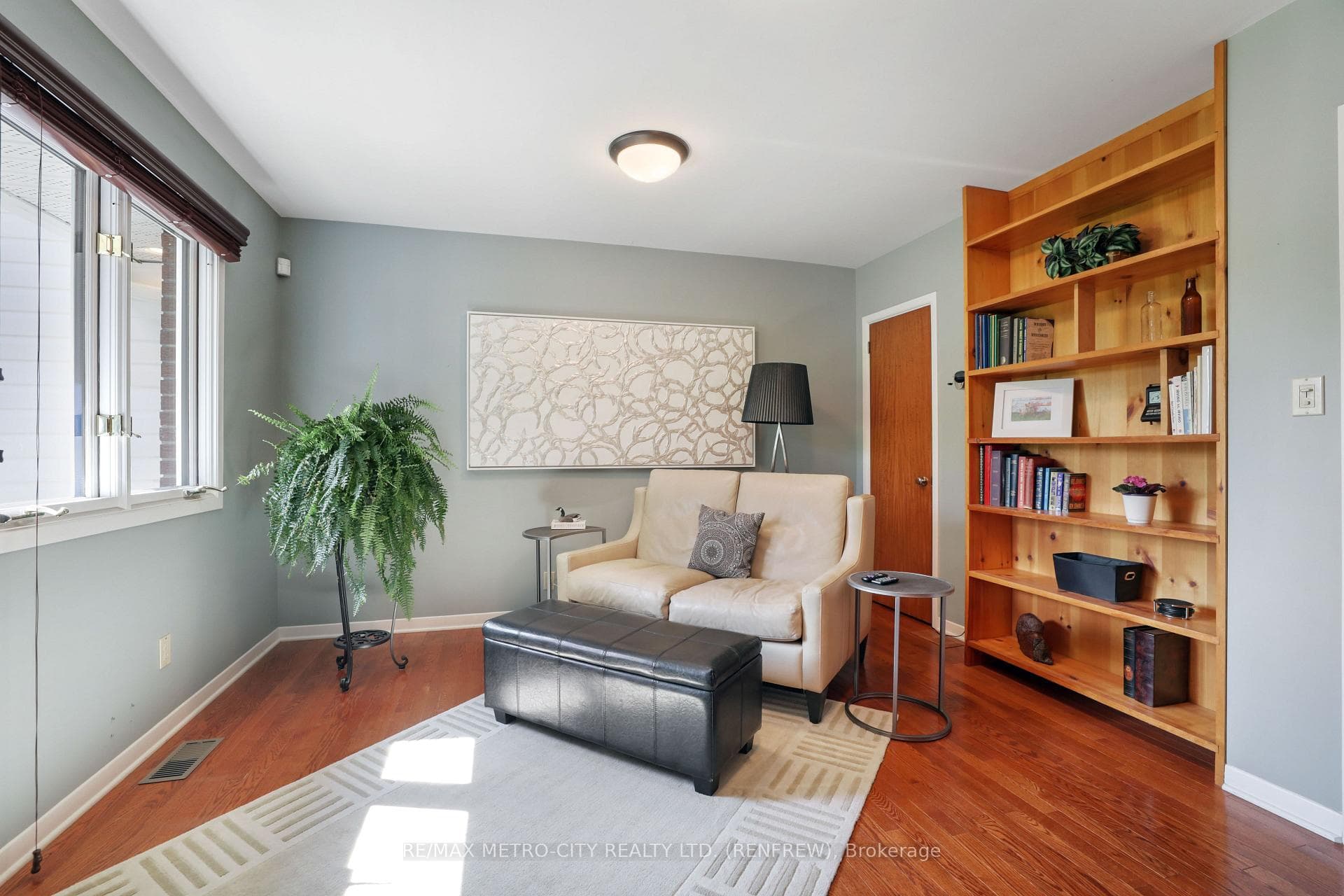 74 ERINDALE Avenue photo 28