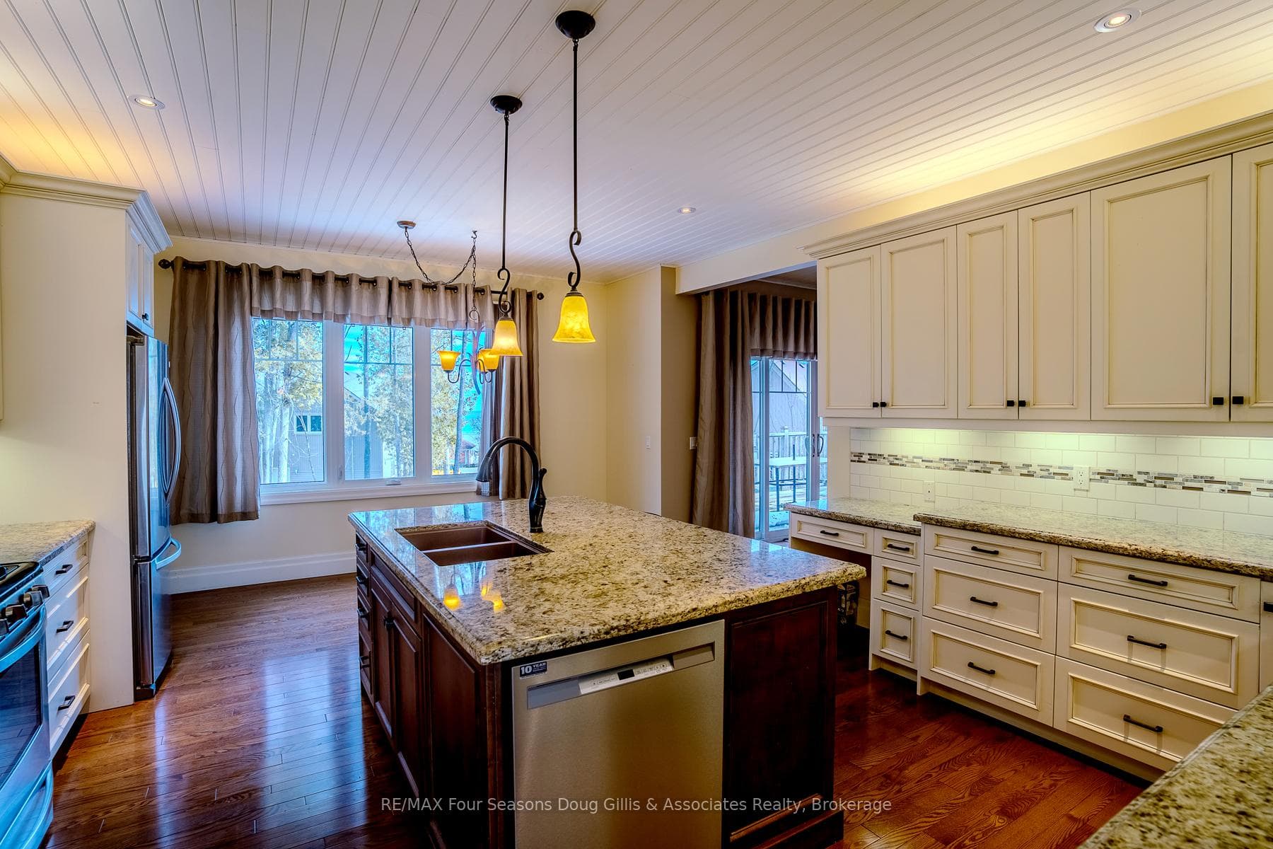 135 Algonquin Drive photo 5