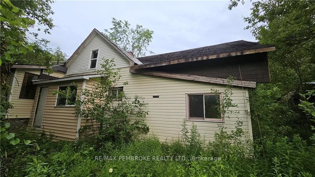 1810 HIGHWAY 132 photo 25