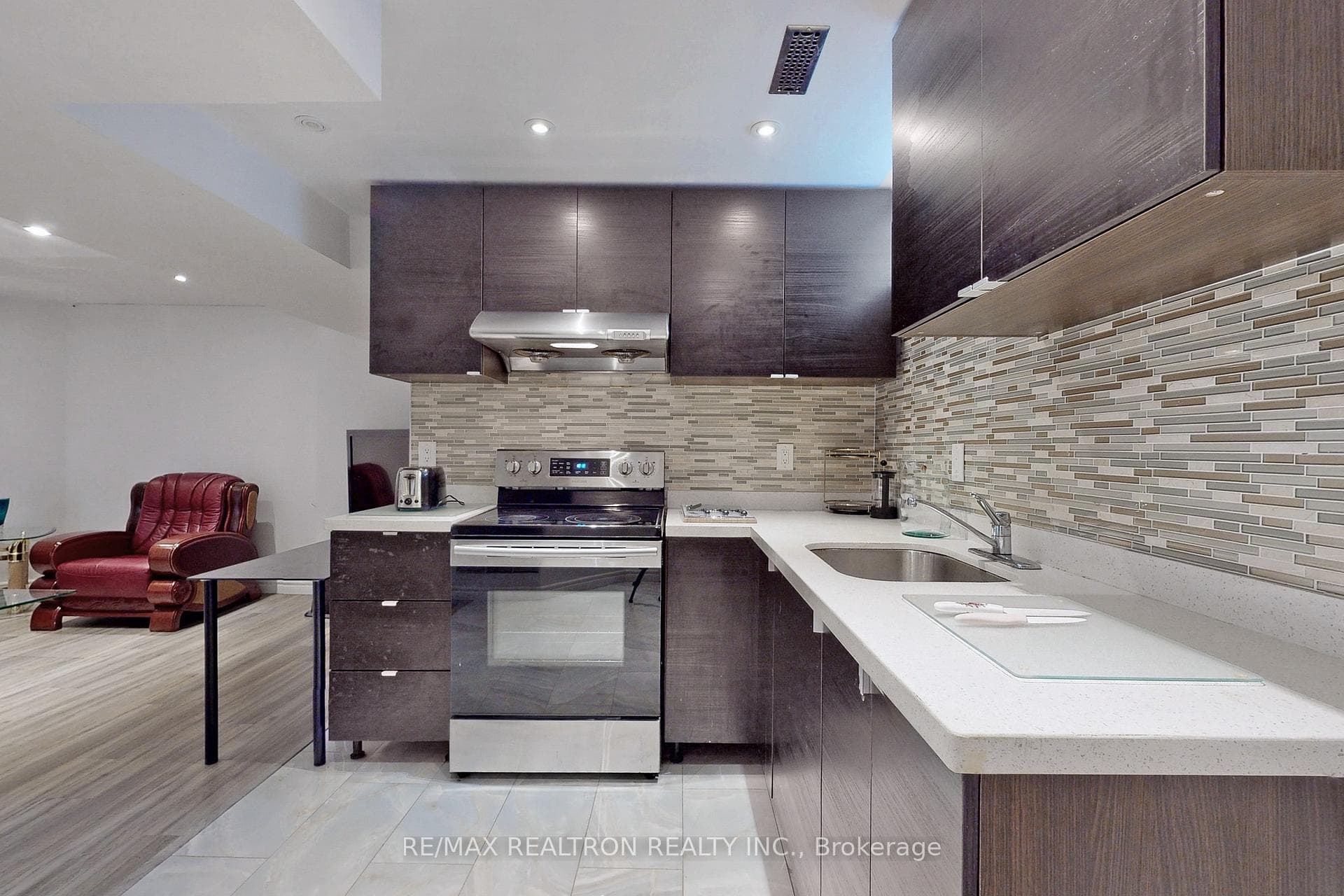 32 Subrisco Avenue Unit Bsmt photo 2
