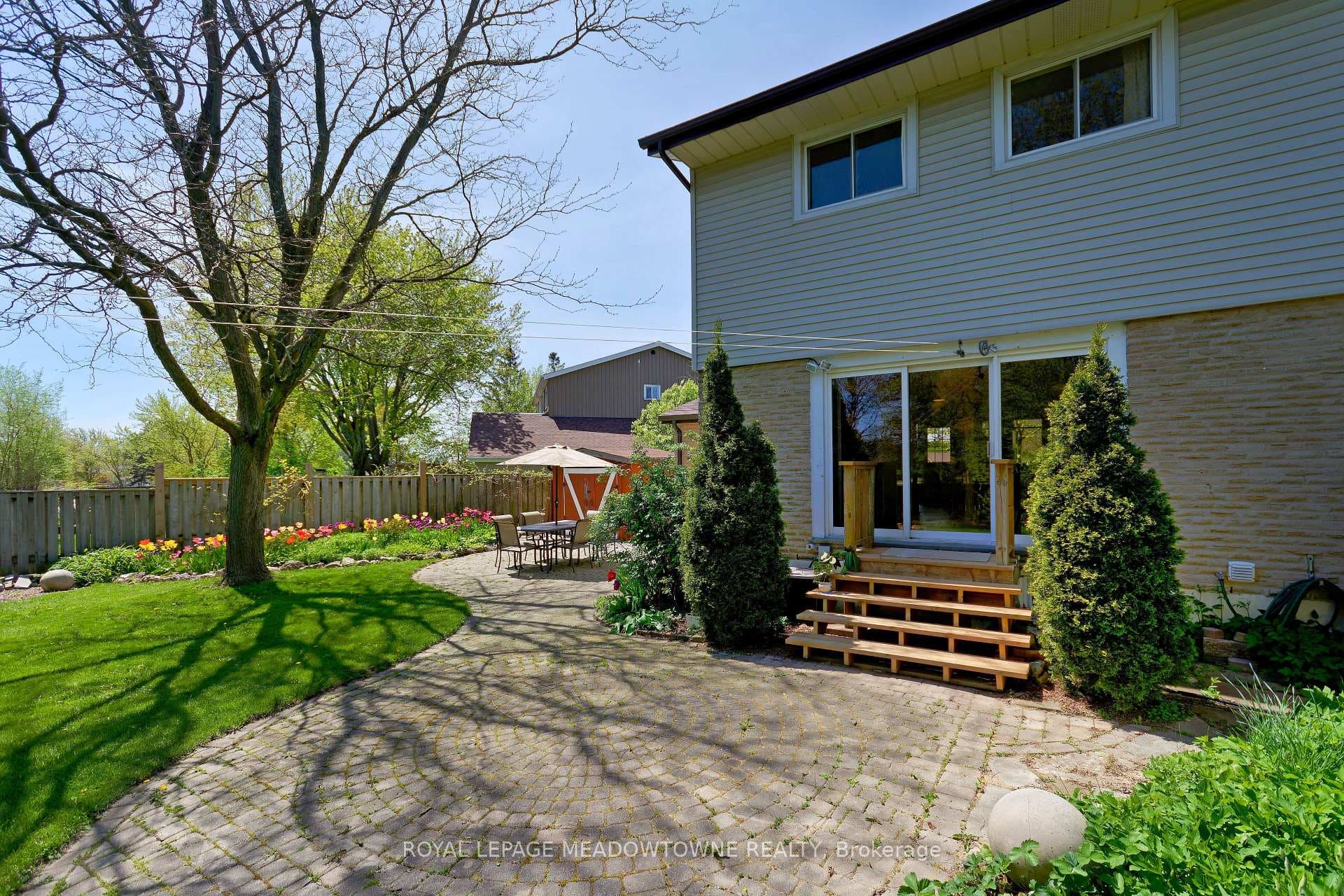 84 Bow River Crescent photo 28