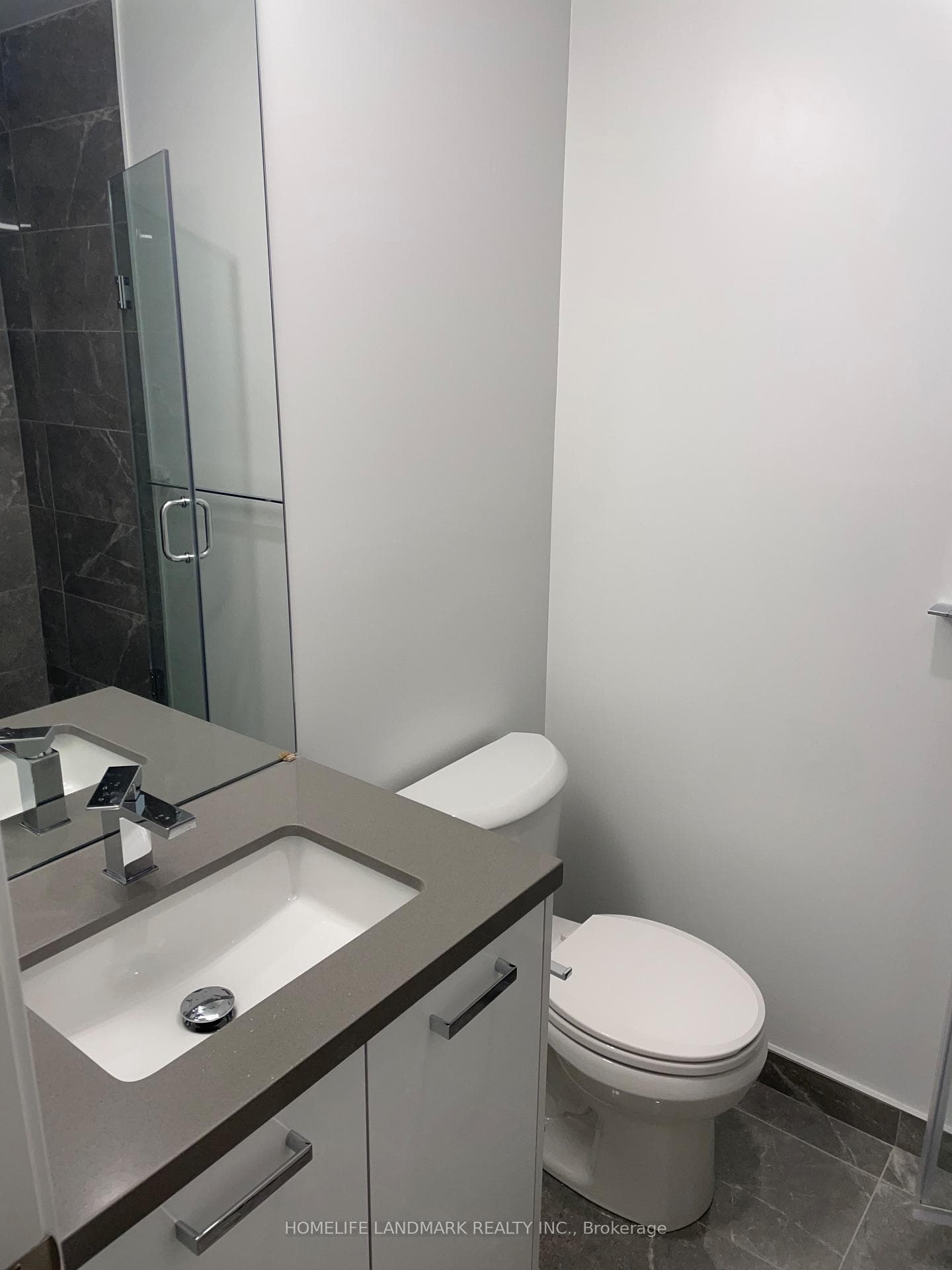 195 Mccaul Street Unit 403 photo 6