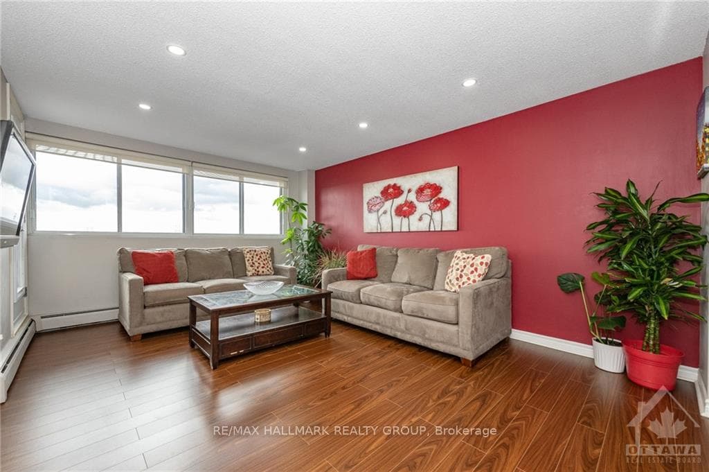 2650 SOUTHVALE Crescent Unit 404 photo 11