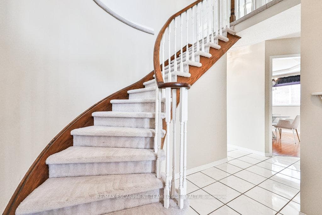1038 WINDSOR HILL Boulevard photo 3