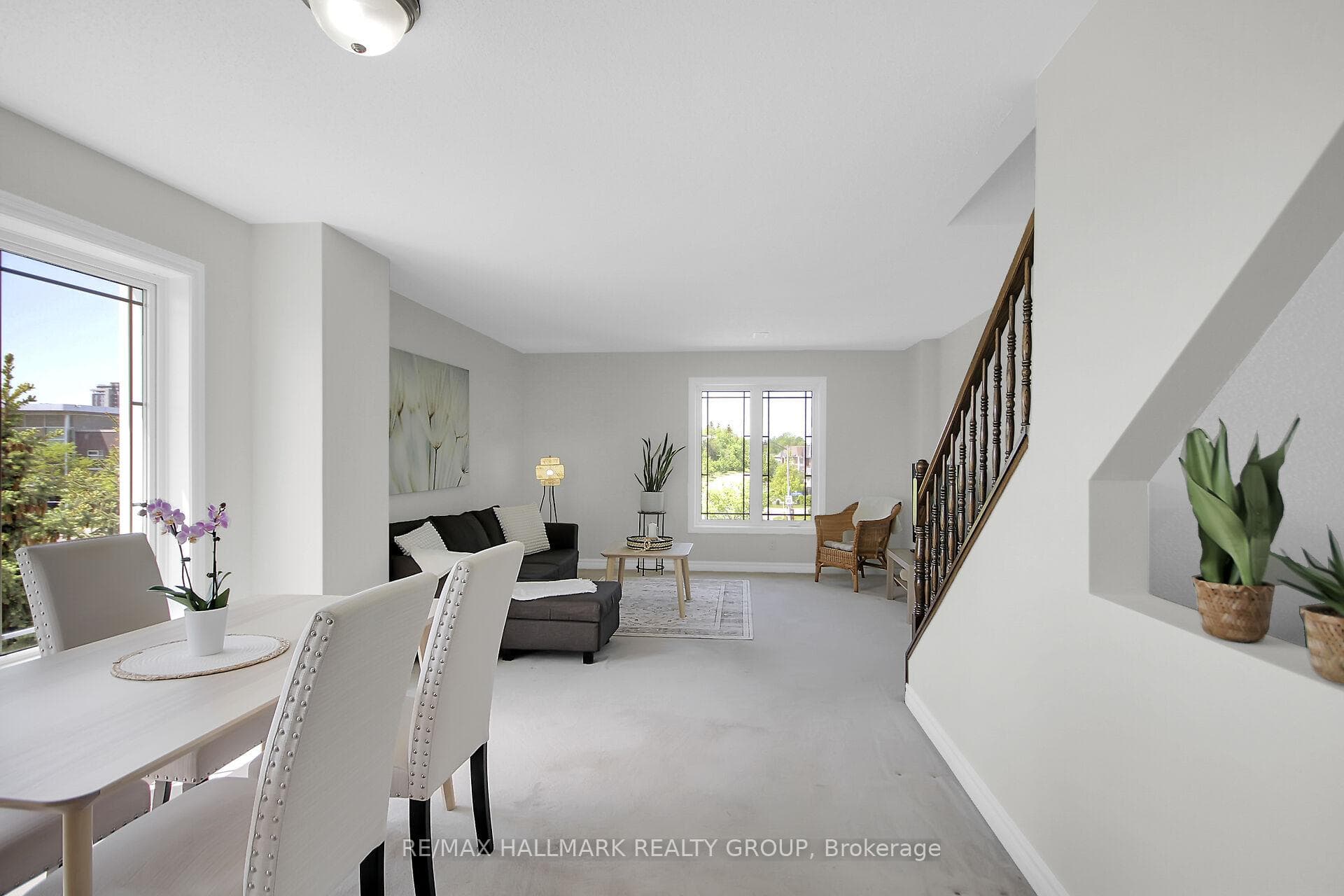 Bright and functional living