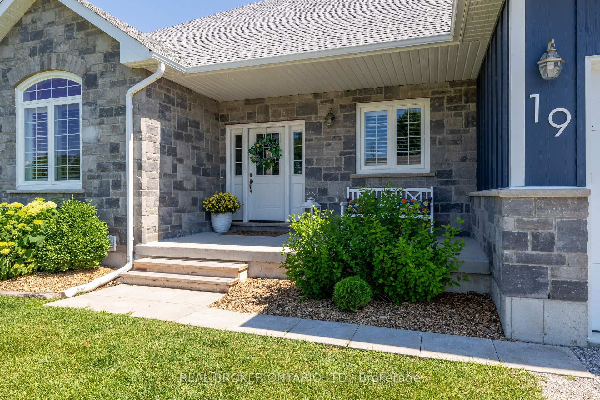 19 Cheslock Crescent photo 2
