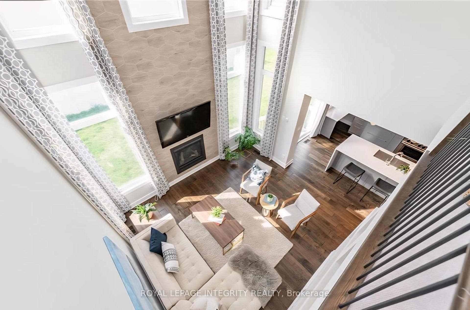 332 Haliburton Heights photo 10