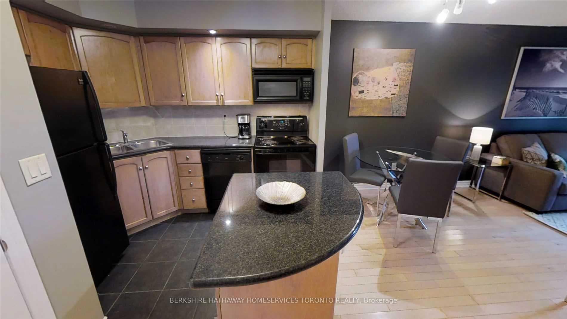 250 Wellington Street Unit 830 photo 8